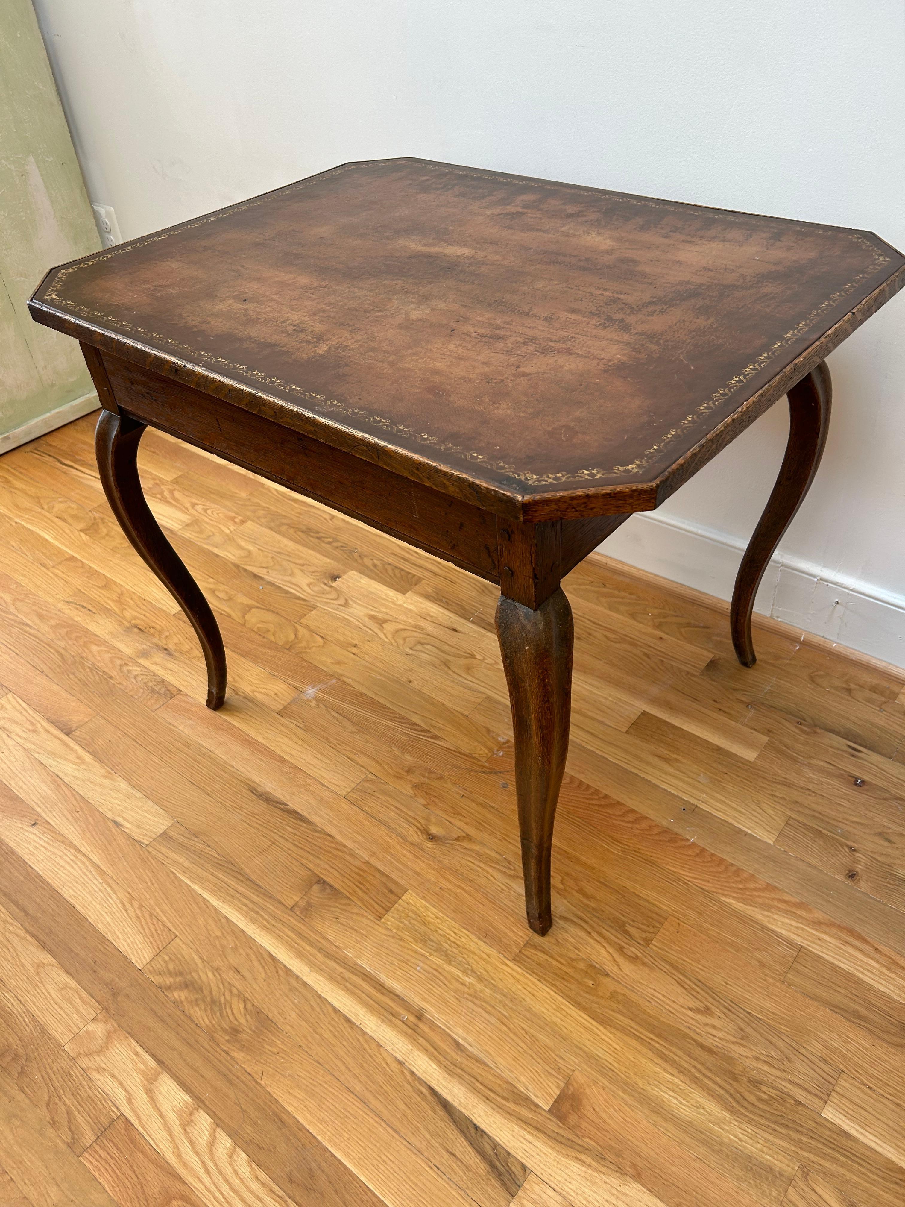 Une table à jeux provinciale française du XVIIIe siècle de belle qualité. Bon état - En vente à Middleburg, VA