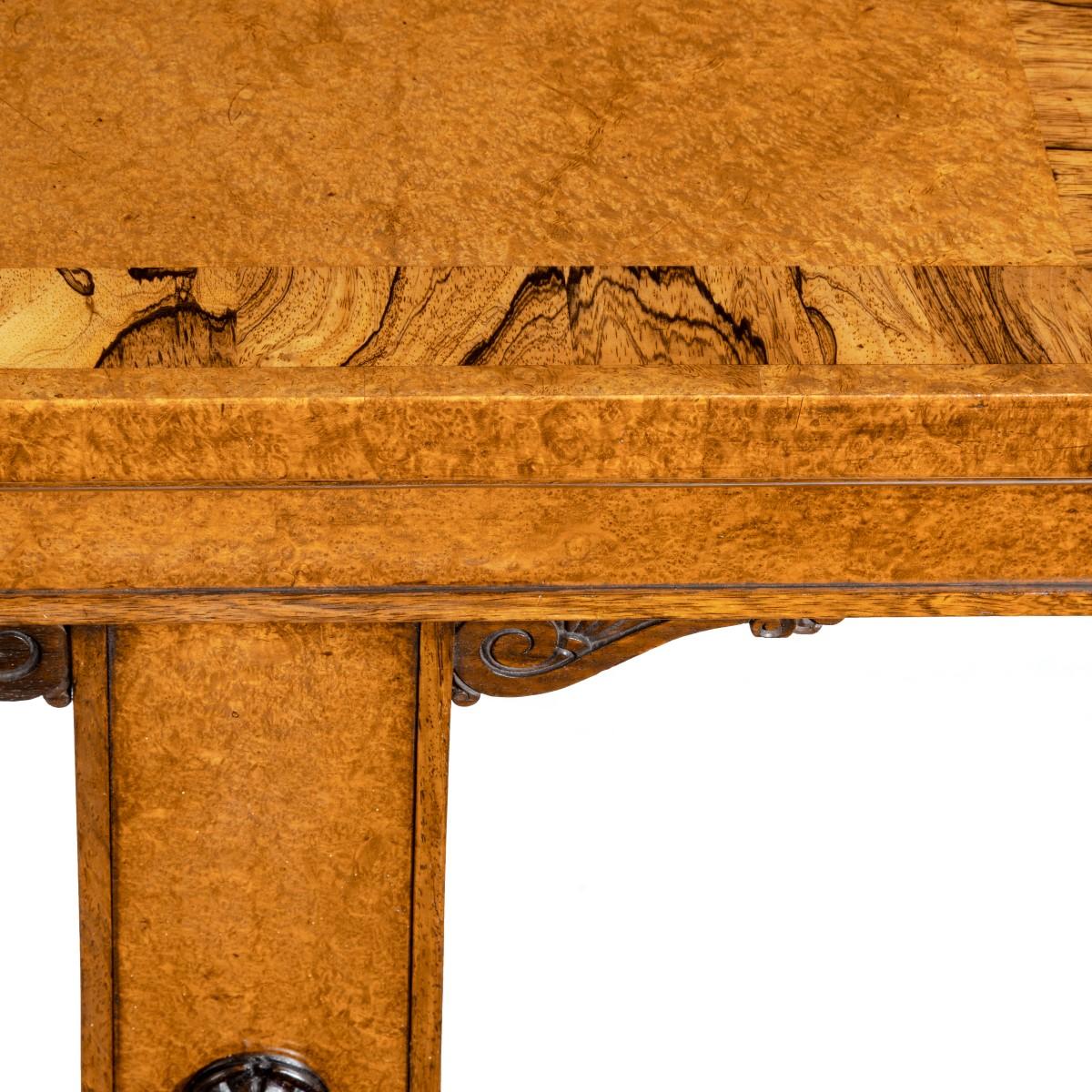 XIXe siècle Table à écrire Amboyna George IV de qualité supérieure, attribuée à Morel et Seddon en vente