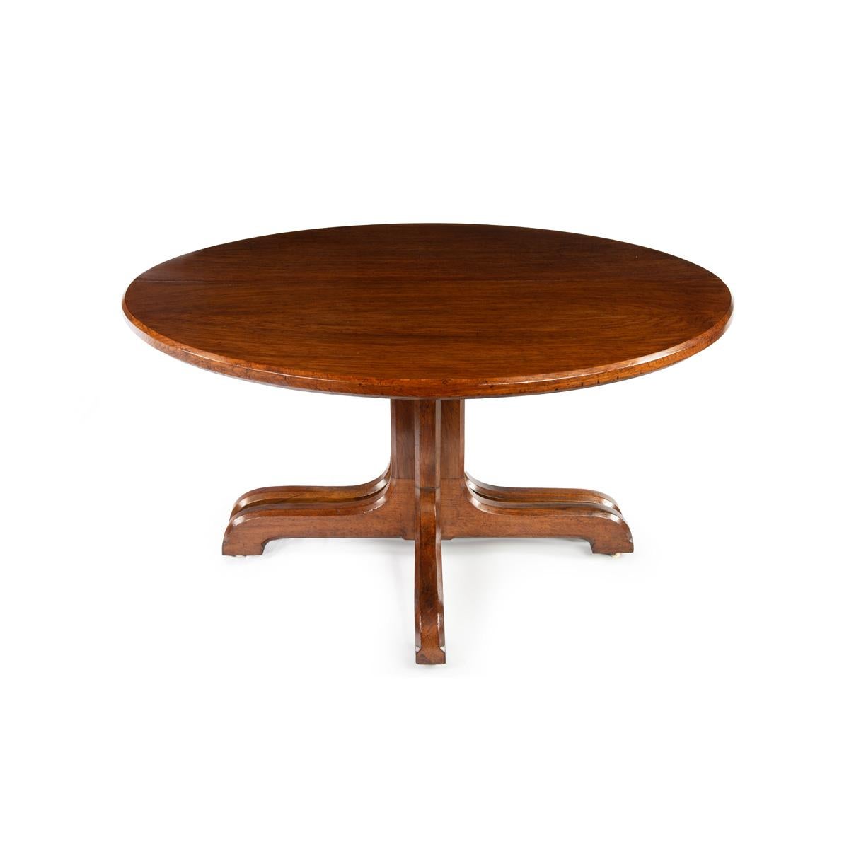 A Fine Quality and Large Four Pillar Brown Oak Extending Dining Table, c.1900 In Good Condition For Sale In Lymington, Hampshire