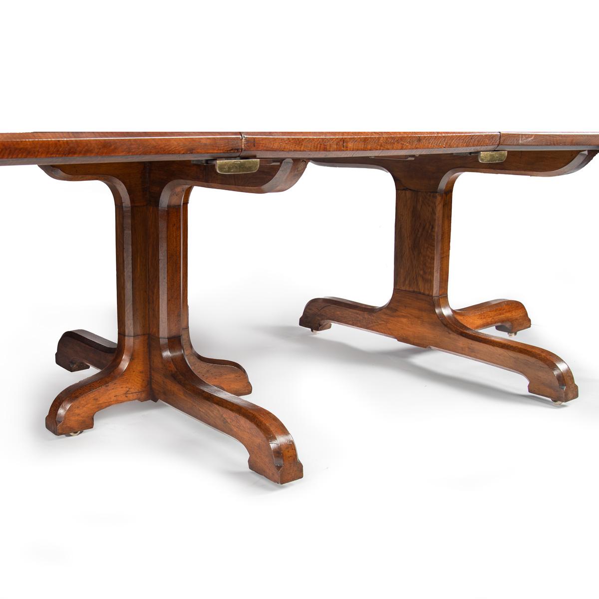 20th Century A Fine Quality and Large Four Pillar Brown Oak Extending Dining Table, c.1900 For Sale