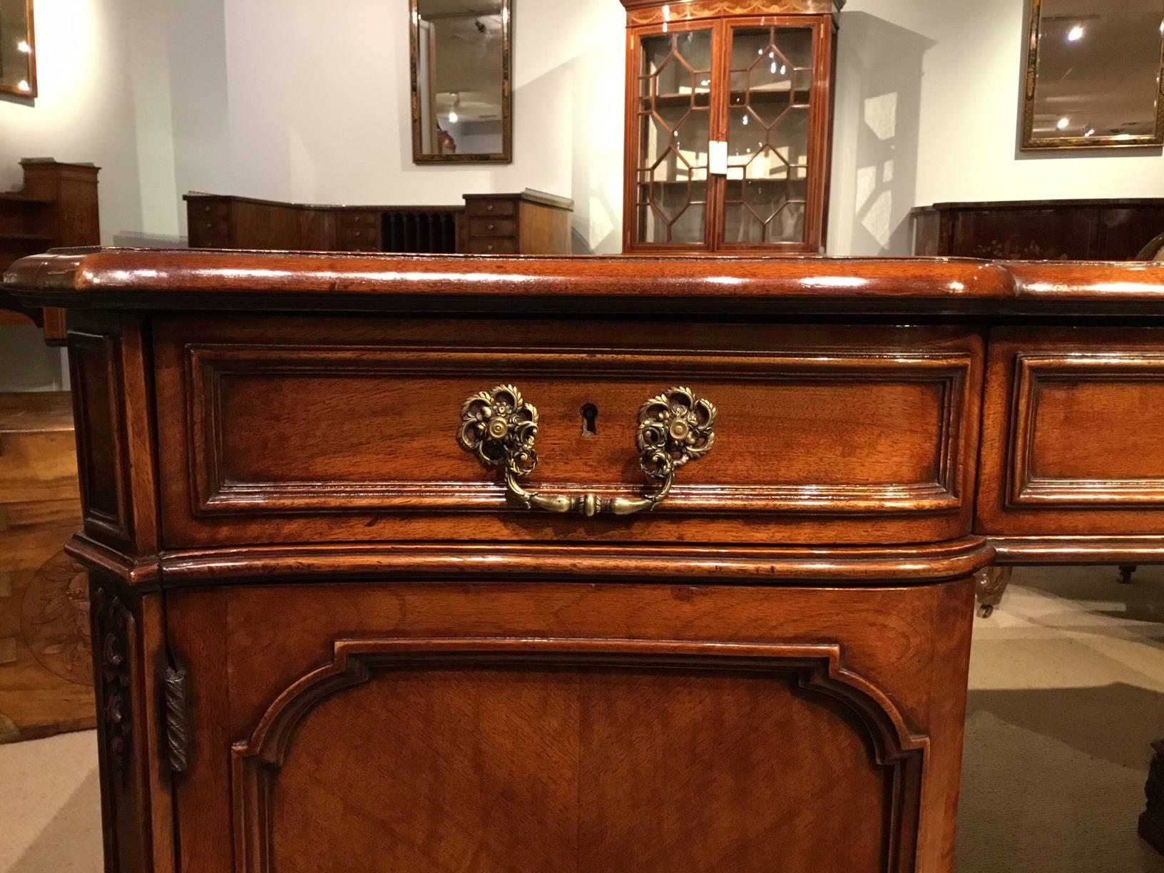 Early 20th Century Fine Quality Figured Walnut Edwardian Period Pedestal Desk