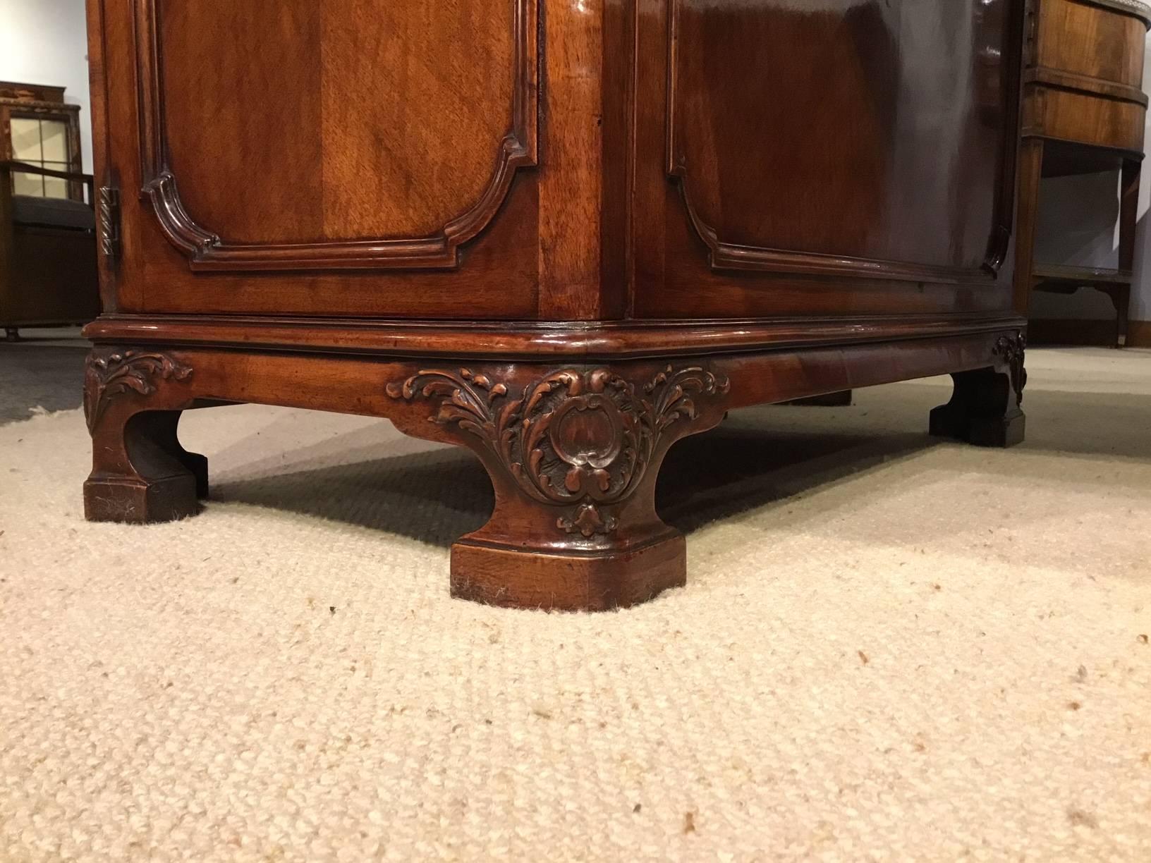 Fine Quality Figured Walnut Edwardian Period Pedestal Desk 4