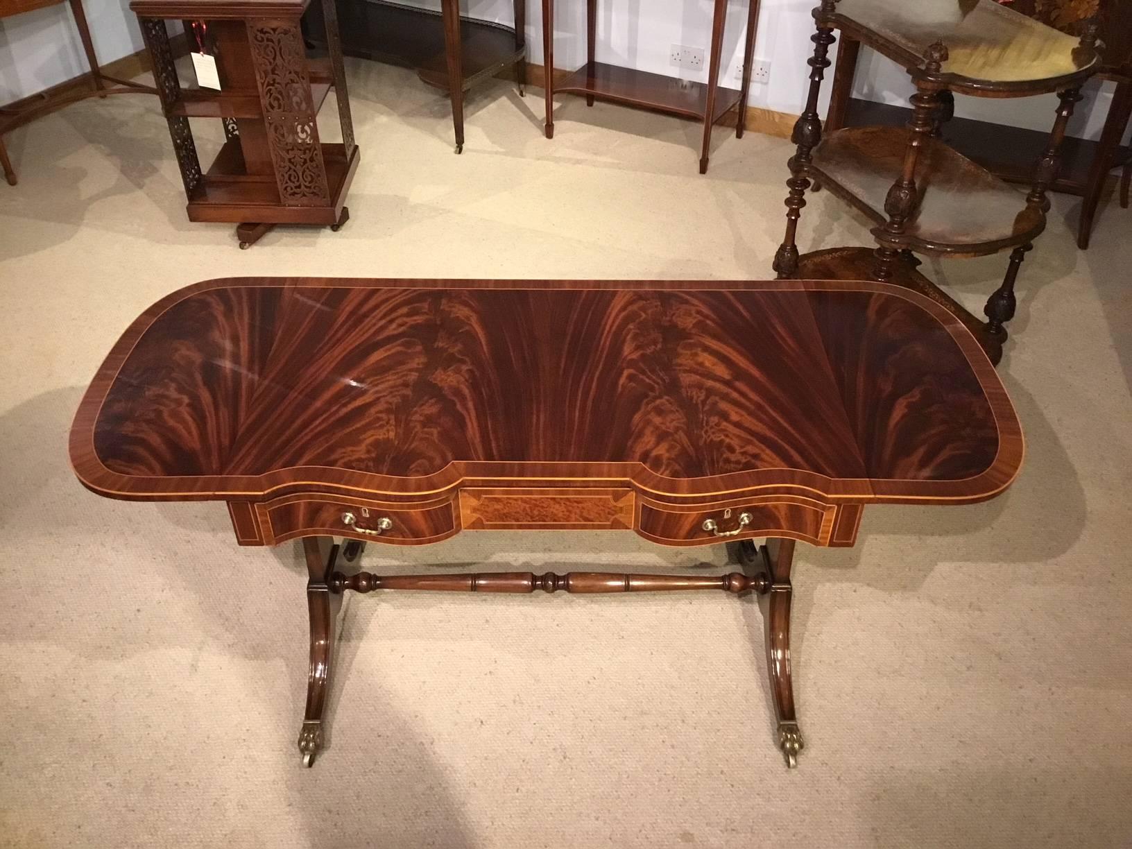 Fine Quality Flame Mahogany Edwardian Period Antique Sofa Table 7