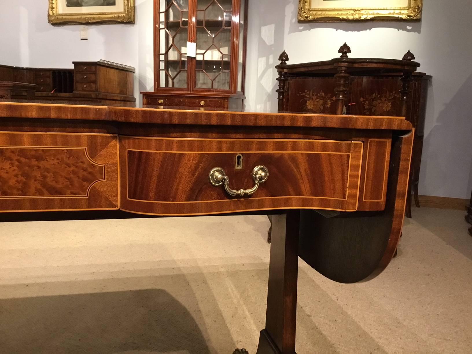 Fine Quality Flame Mahogany Edwardian Period Antique Sofa Table In Excellent Condition In Darwen, GB