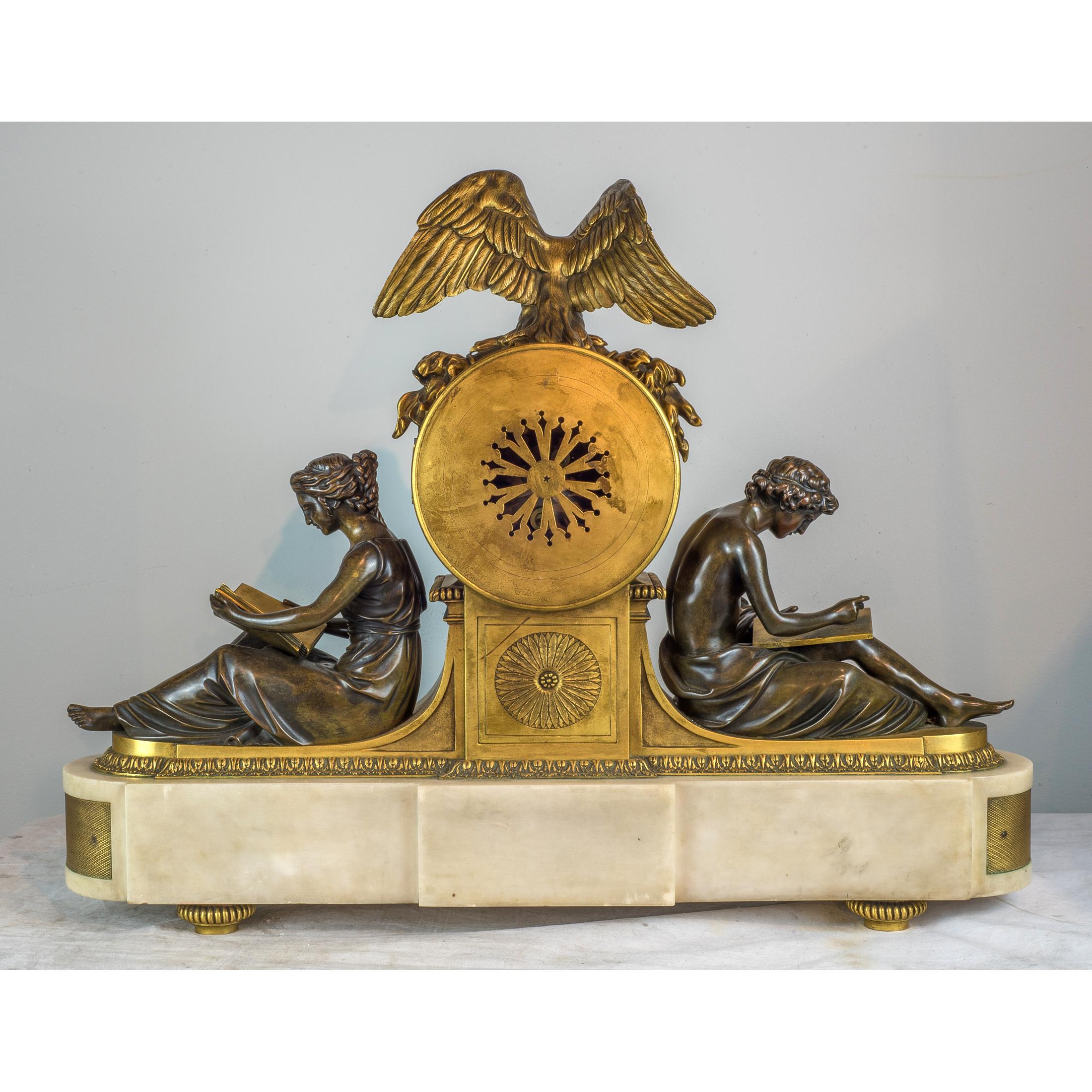 Doré Pendule de cheminée française de qualité en bronze doré et patiné en vente