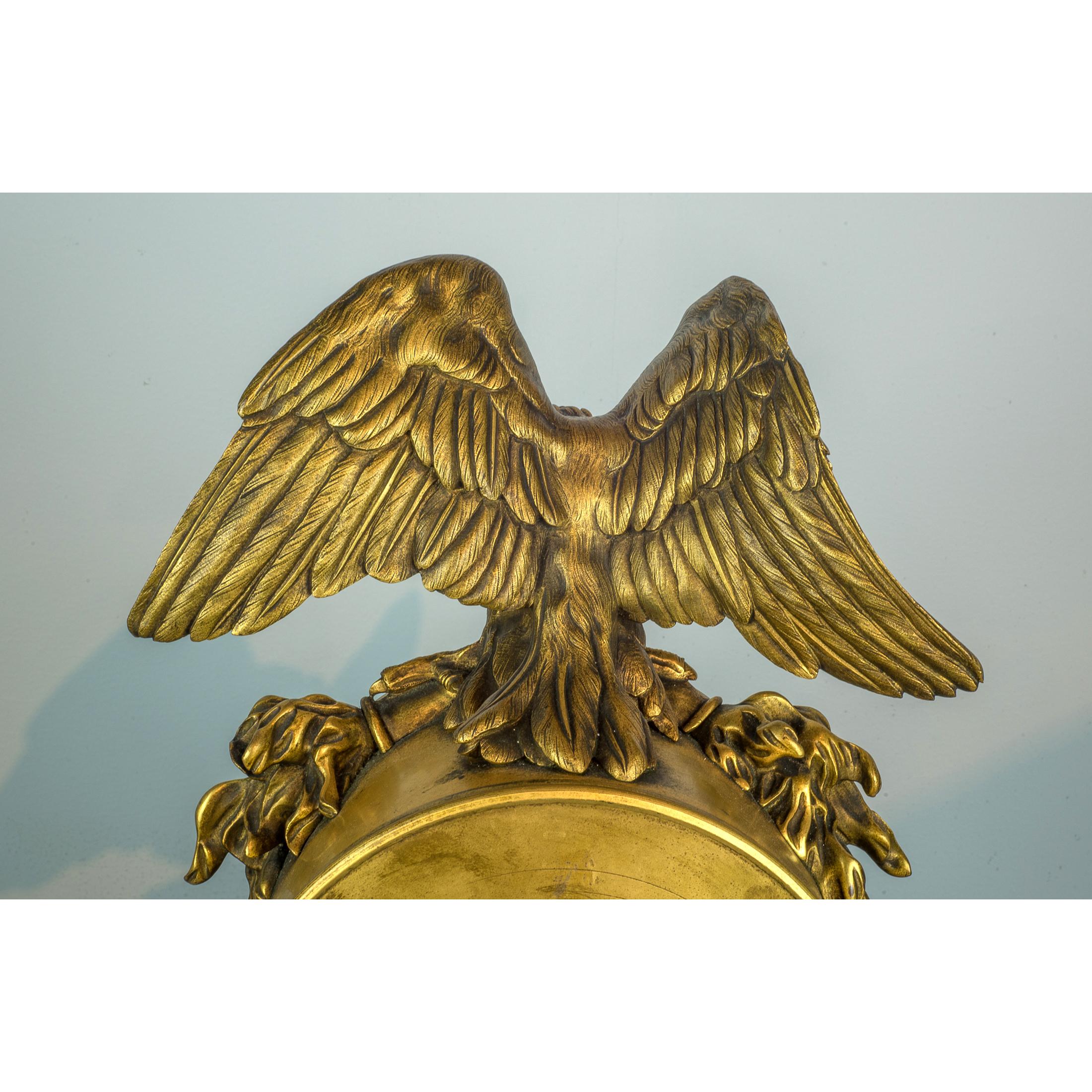 Pendule de cheminée française de qualité en bronze doré et patiné en vente 2