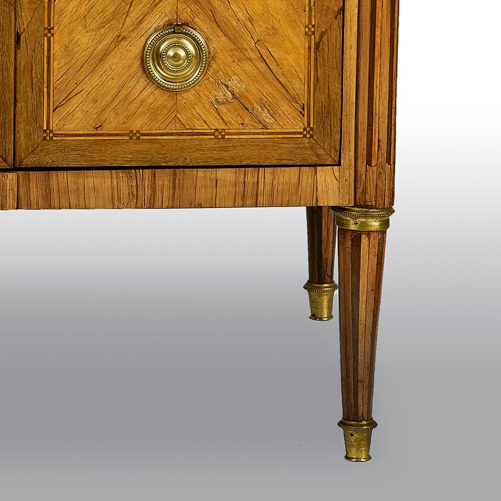Fine Quality French Ormolu-Mounted Commode 1