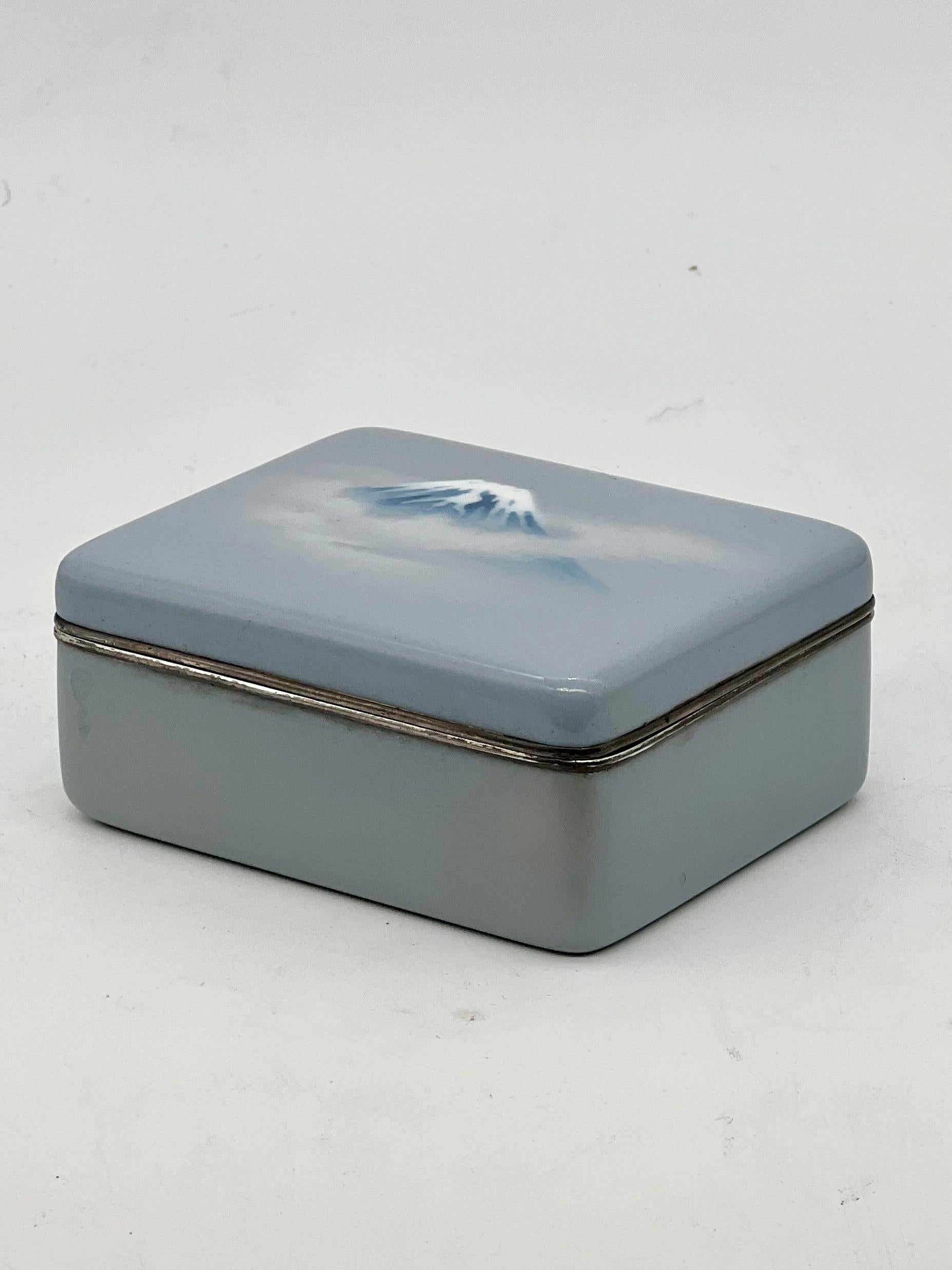 Scatola di smalto cloisonne giapponese di alta qualità in stile Sosuke, attribuita ad Ando. in vendita 2
