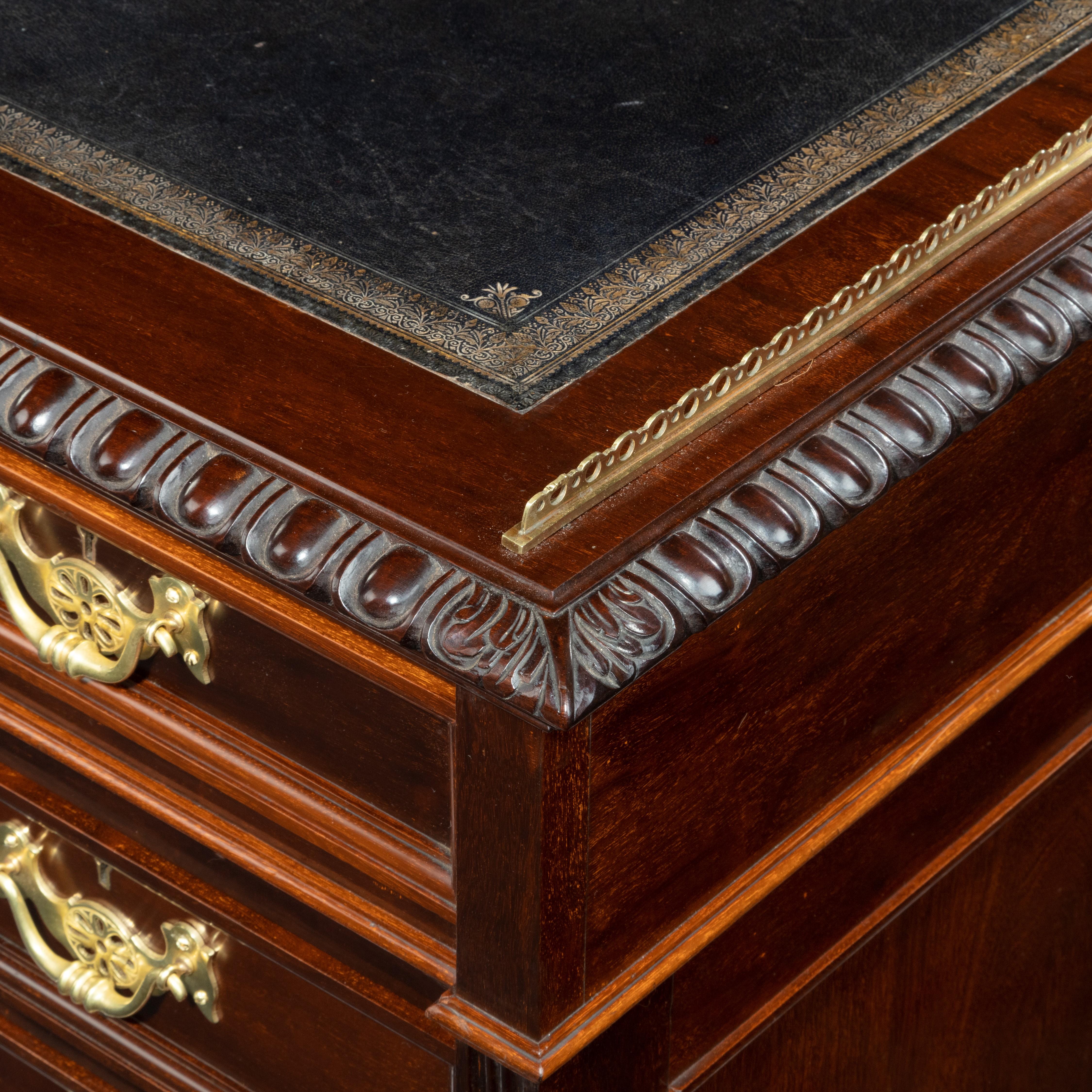 English Fine Quality Late Victorian Mahogany Pedestal Desk