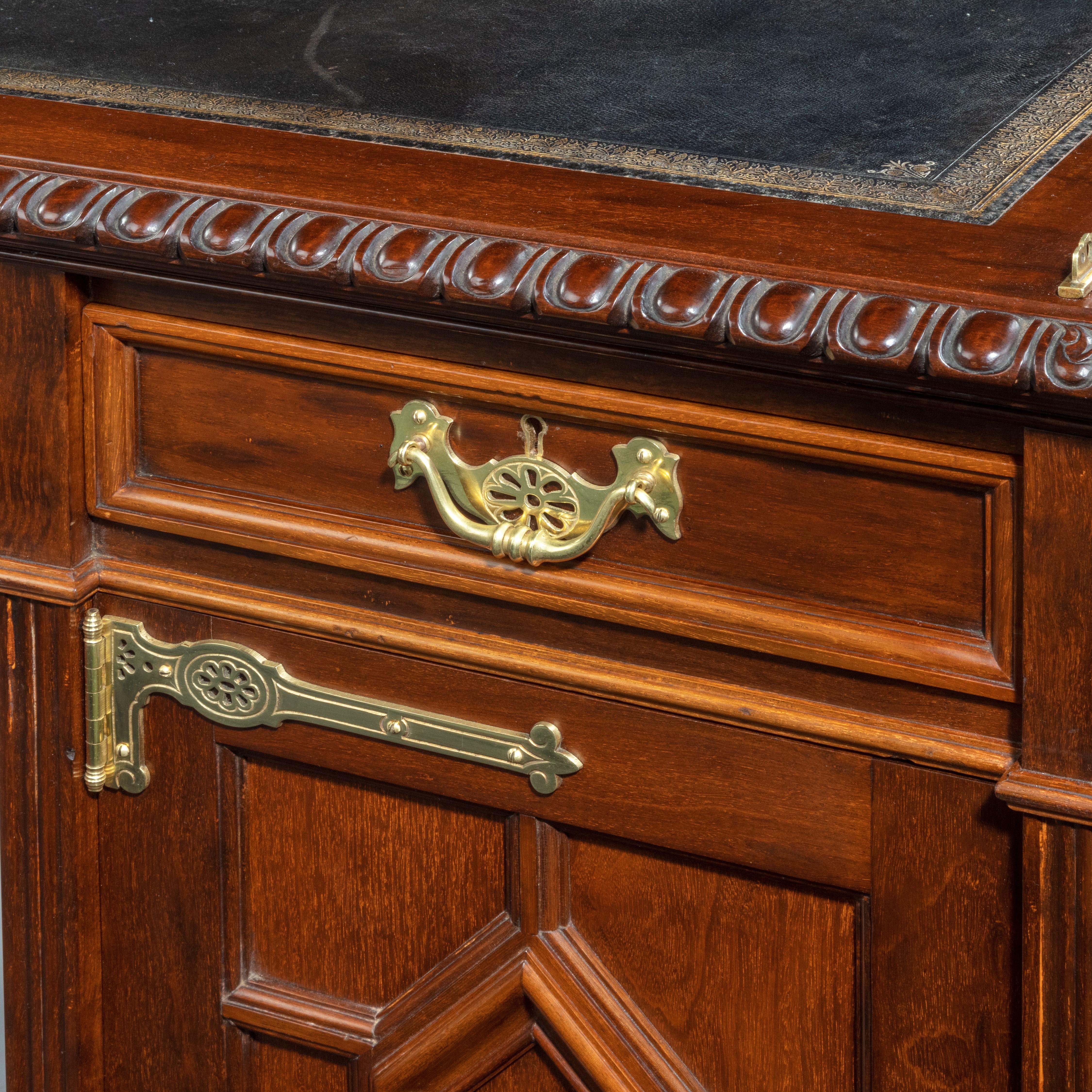 Late 19th Century Fine Quality Late Victorian Mahogany Pedestal Desk