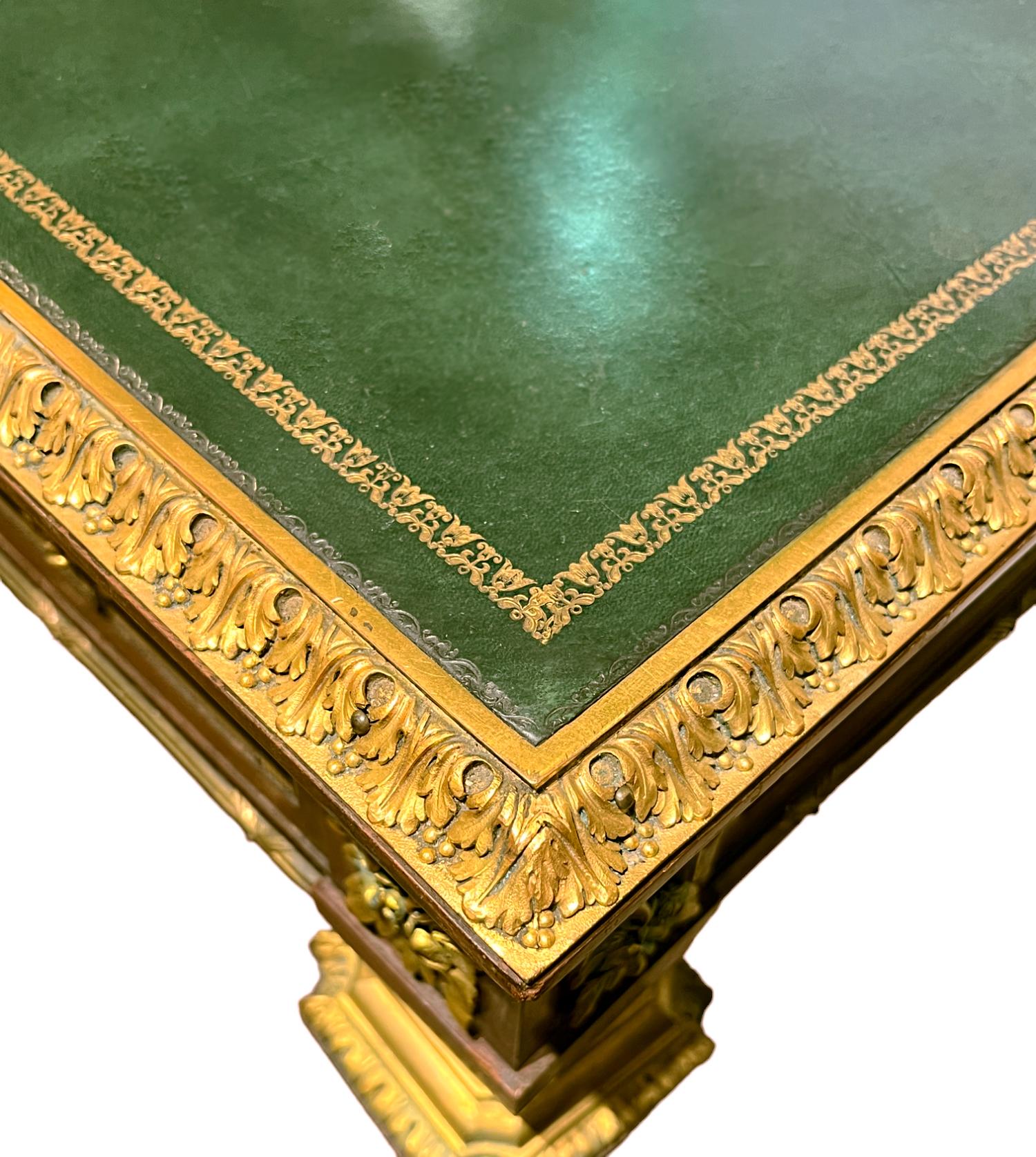 Néo-rococo Assiette de bureau de qualité supérieure de style Louis XVI en acajou monté en bronze doré par Alexandre  en vente