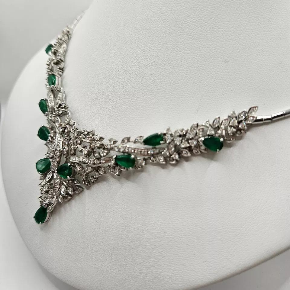 This exquisite necklace is a true piece of beauty. Hand crafted from fine white gold, it features stunning pear-shaped natural emeralds. It looks like a £20,000 necklace when worn and is very sophisticated looking with the shimmering diamonds mixed