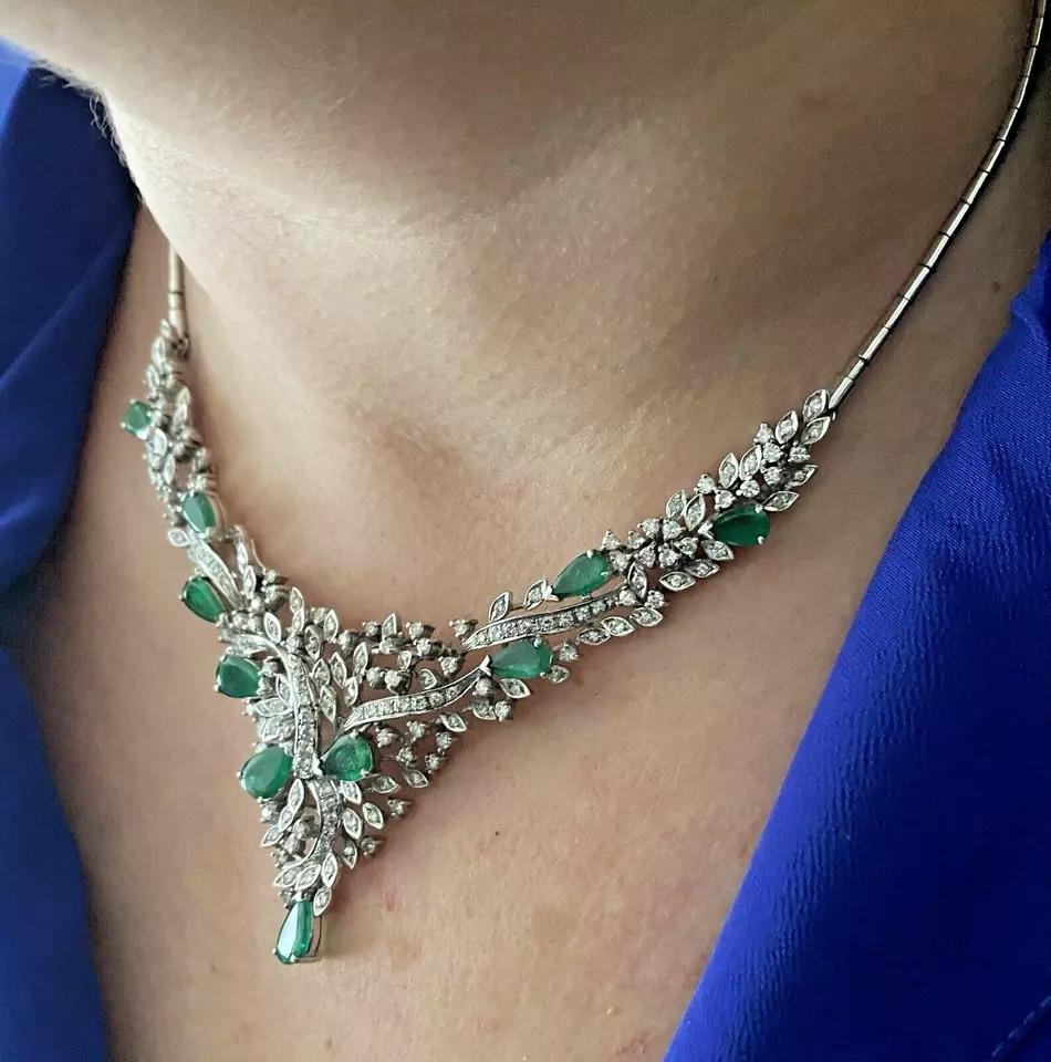 Women's or Men's A Fine quality Mid Century 14ct 585 White Gold set Emerald and Diamond Necklace For Sale
