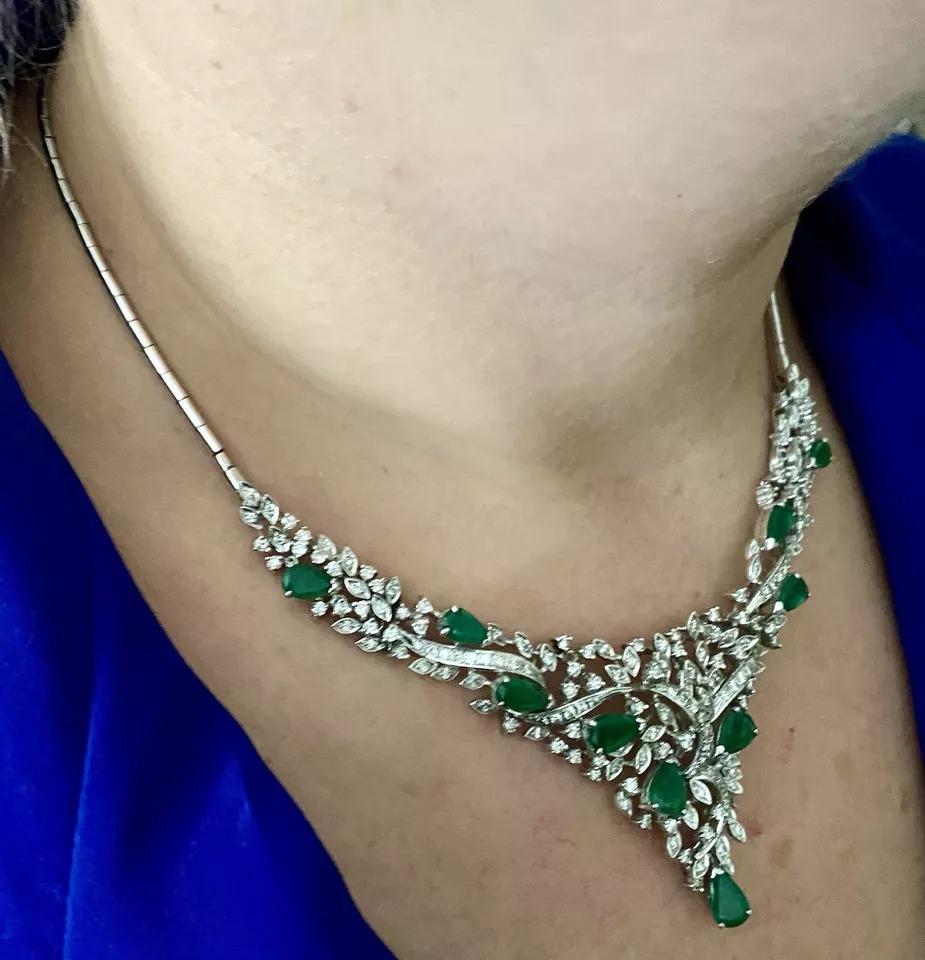 A Fine quality Mid Century 14ct 585 White Gold set Emerald and Diamond Necklace For Sale 1