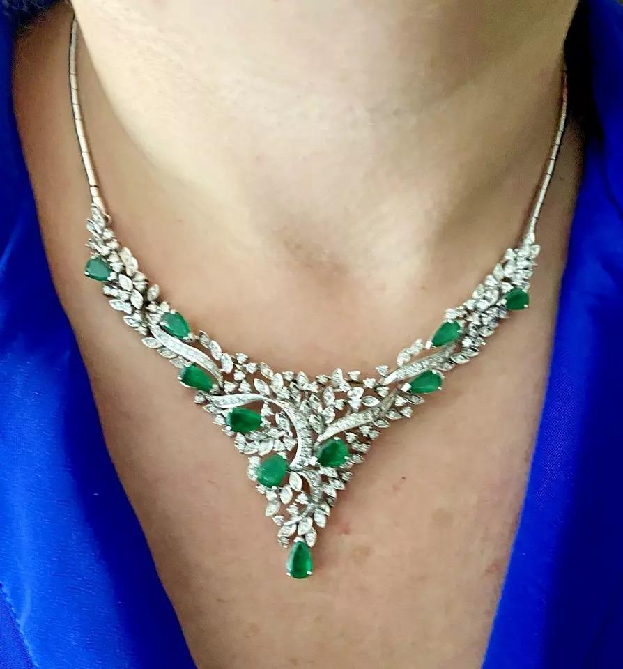 A Fine quality Mid Century 14ct 585 White Gold set Emerald and Diamond Necklace For Sale 5