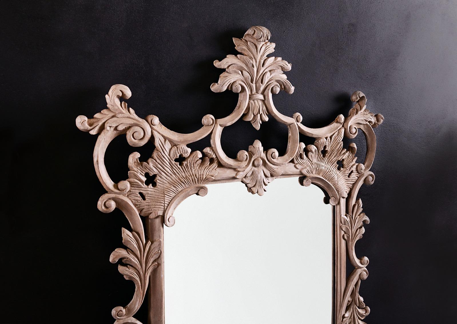 Fine Quality Pair of Carved Mirrors In Good Condition In London, GB