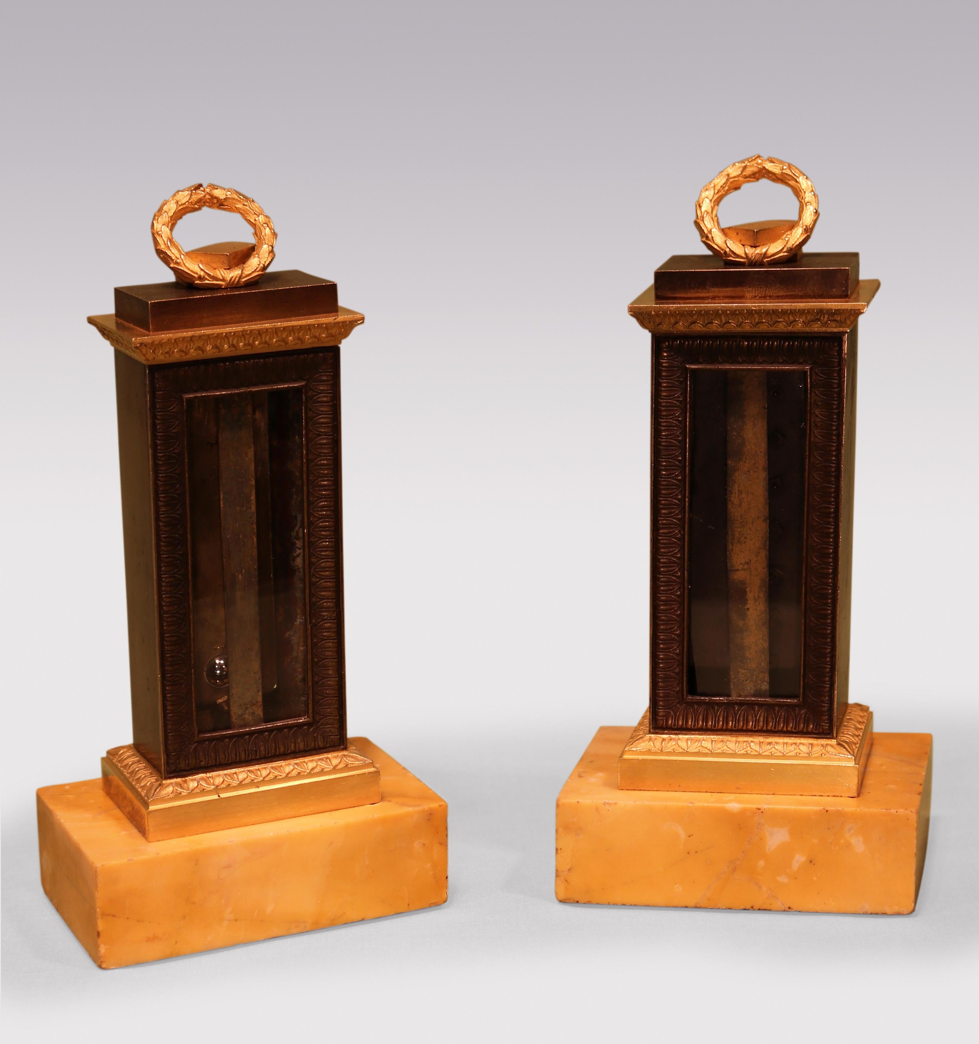 Français Paire de modèles en bronze coulé de belle qualité datant du début du 19e siècle et de la période Regency. en vente