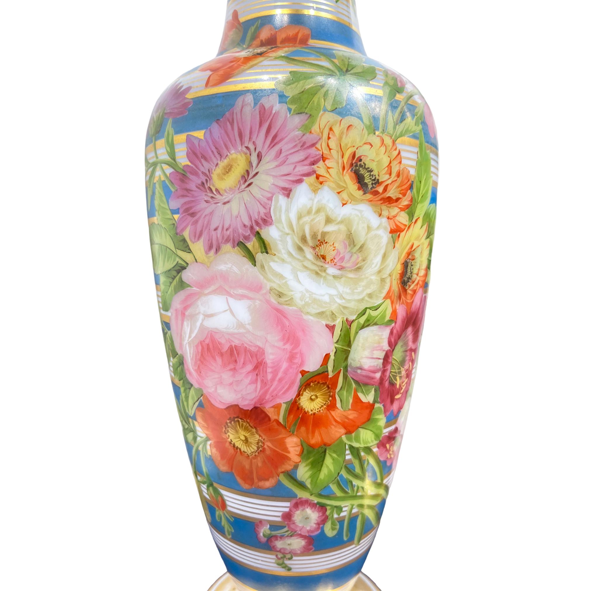 Peint à la main Paire de vases français de qualité supérieure, peints en opaline à rayures céruléennes de Baccarat