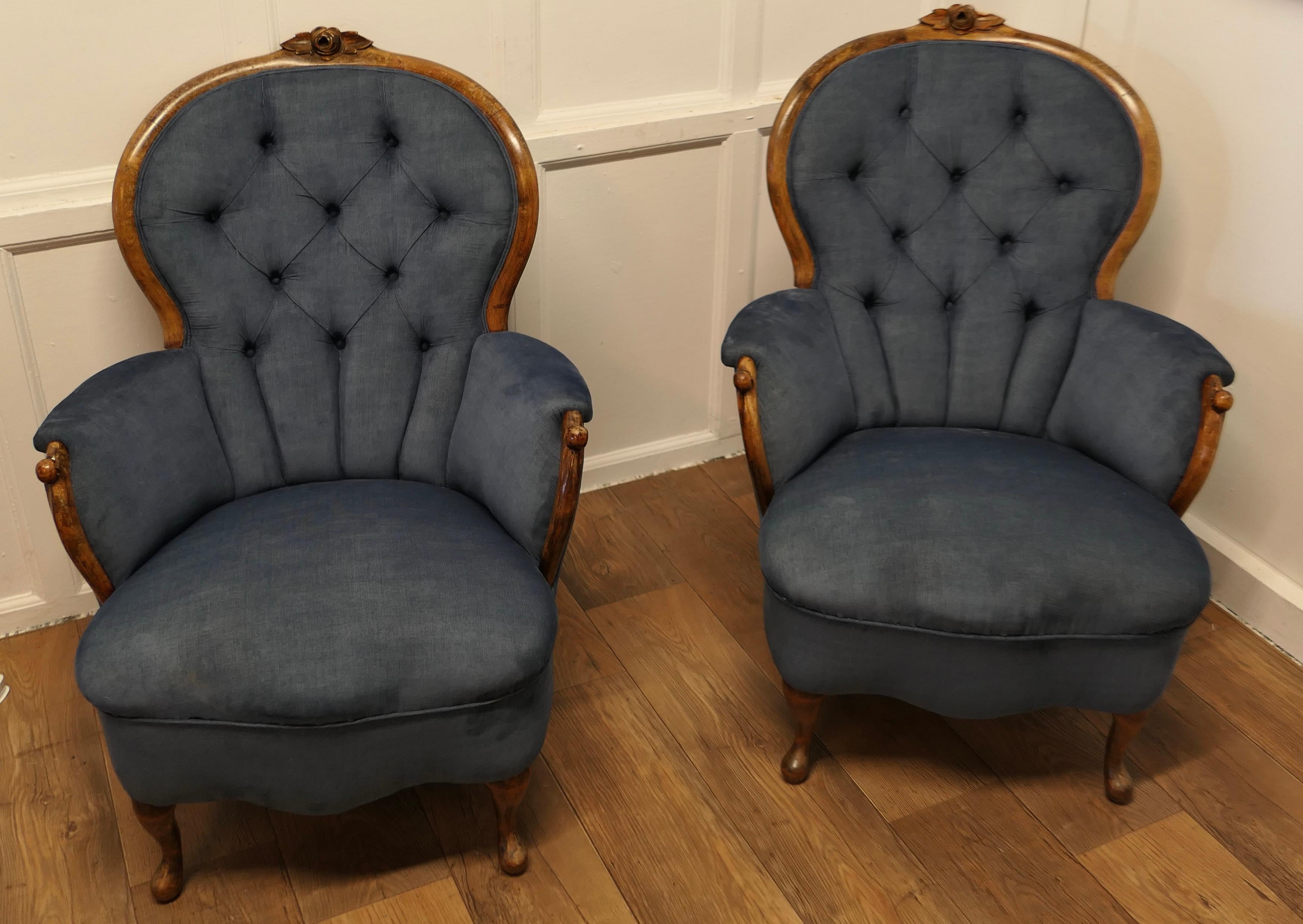 A Fine Quality Pair of French Walnut Button Back Salon Chairs In Good Condition For Sale In Chillerton, Isle of Wight