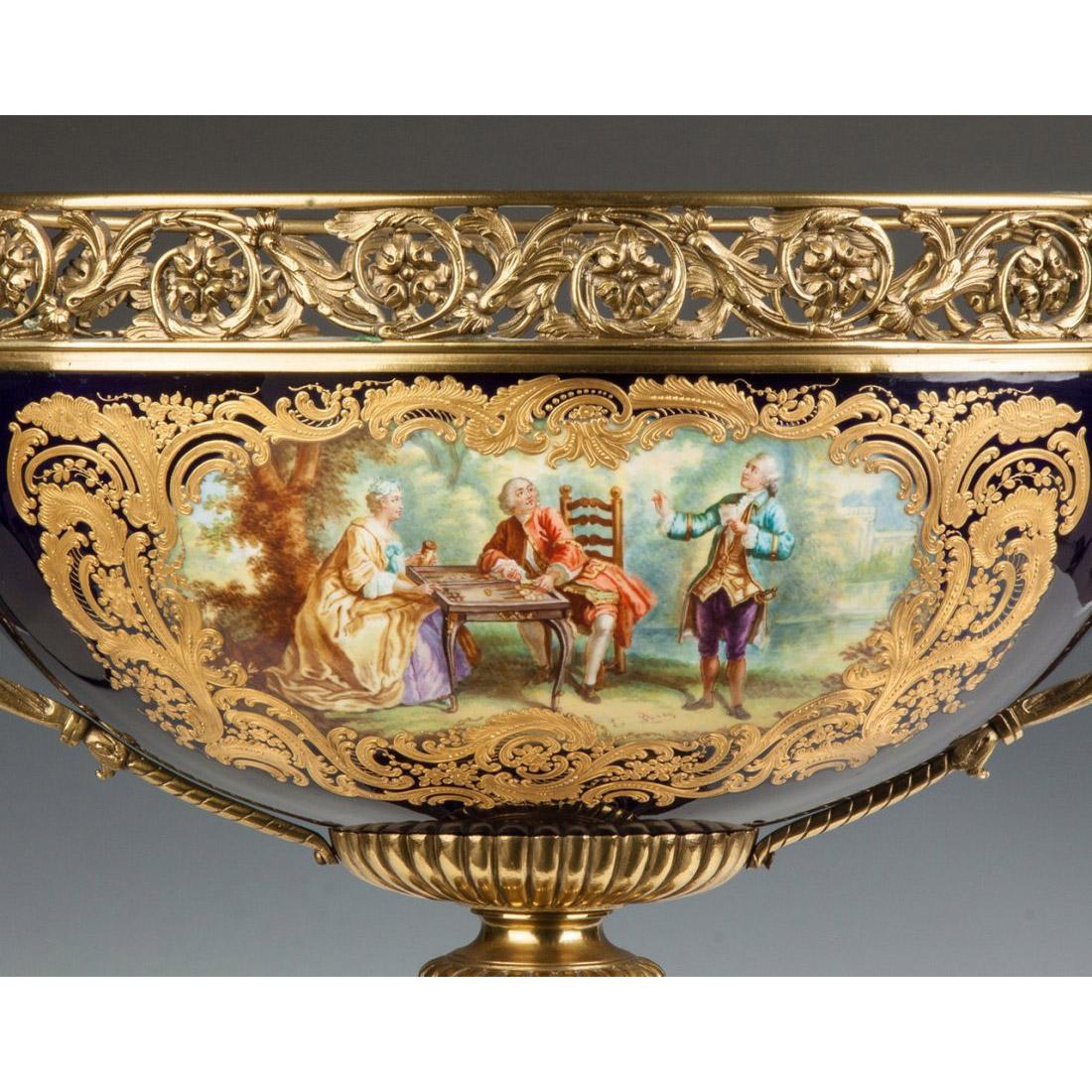 Fine Quality Sèvres Gilt Bronze Mounted and Cobalt Hand Painted Porcelain Garn For Sale 1