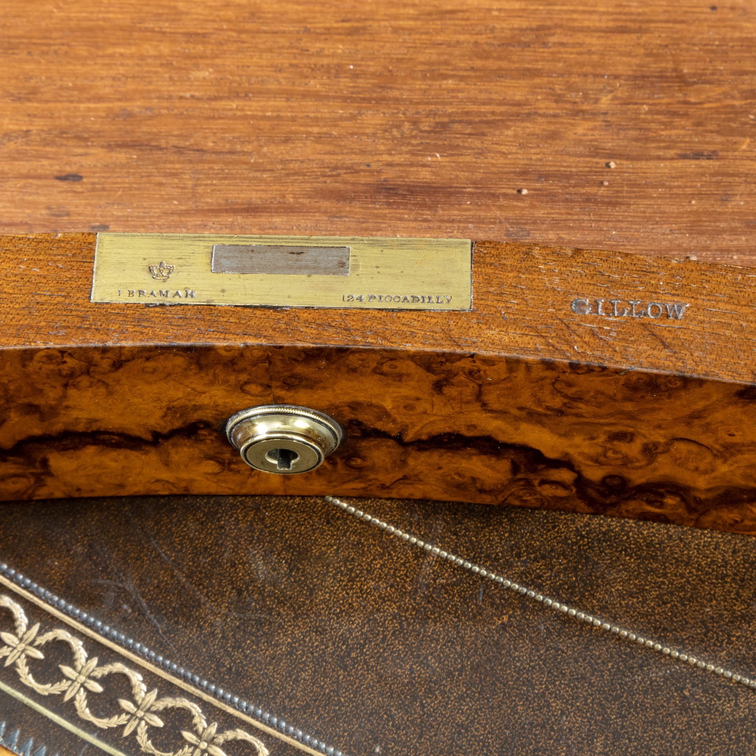 Fine Quality Victorian Kidney-Shaped Desk in Richly Figured Walnut by Gillows For Sale 2