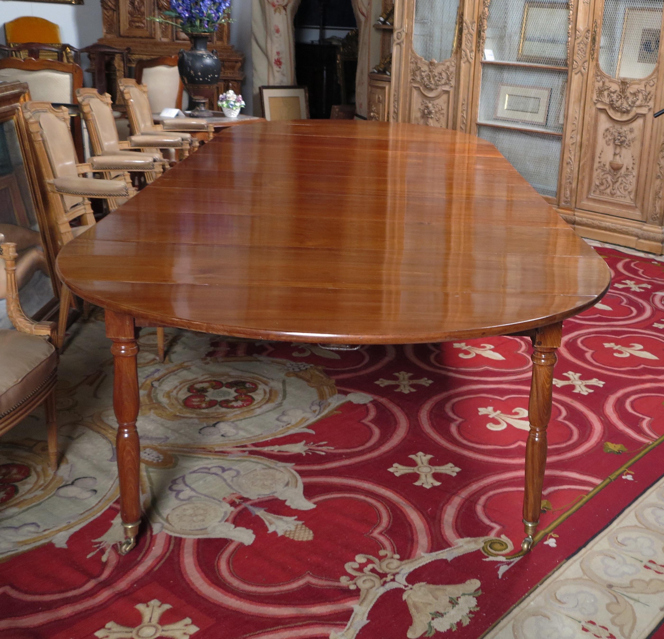 French A Fine & Rare Louis XVI Mahogany Dining Table by Claude Messier, 18th Century For Sale