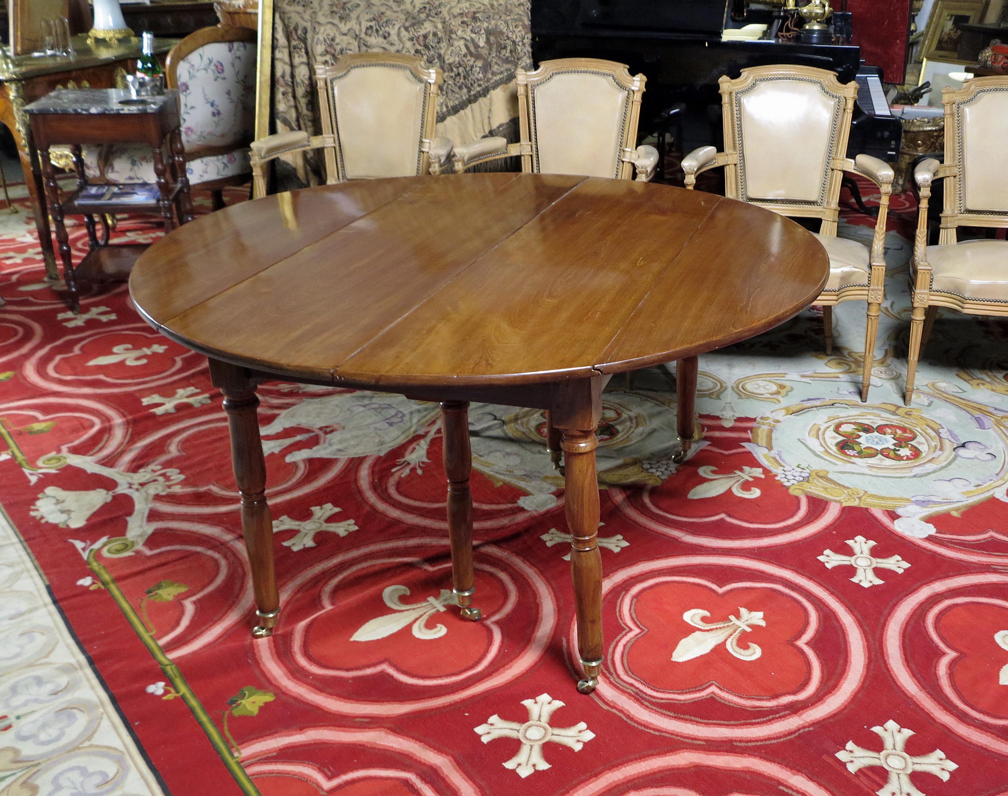 A Fine & Rare Louis XVI Mahogany Dining Table by Claude Messier, 18th Century In Excellent Condition For Sale In Sheffield, MA