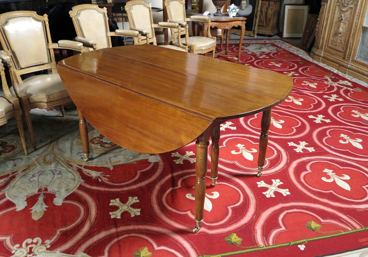 18th Century and Earlier A Fine & Rare Louis XVI Mahogany Dining Table by Claude Messier, 18th Century For Sale