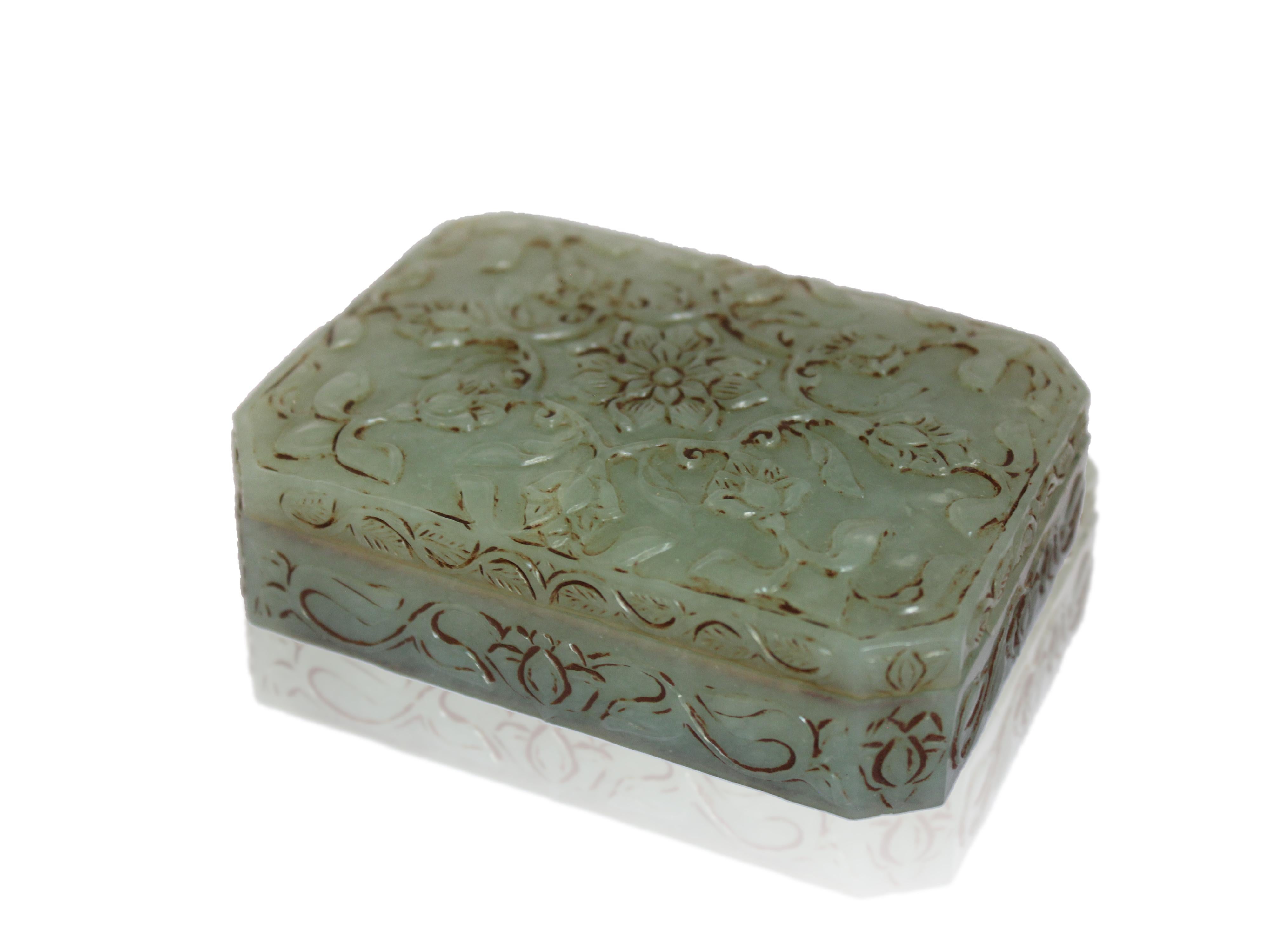 A Fine rectangular mughal Nephrite Jade box and cover In Good Condition For Sale In Bangkok,, TH