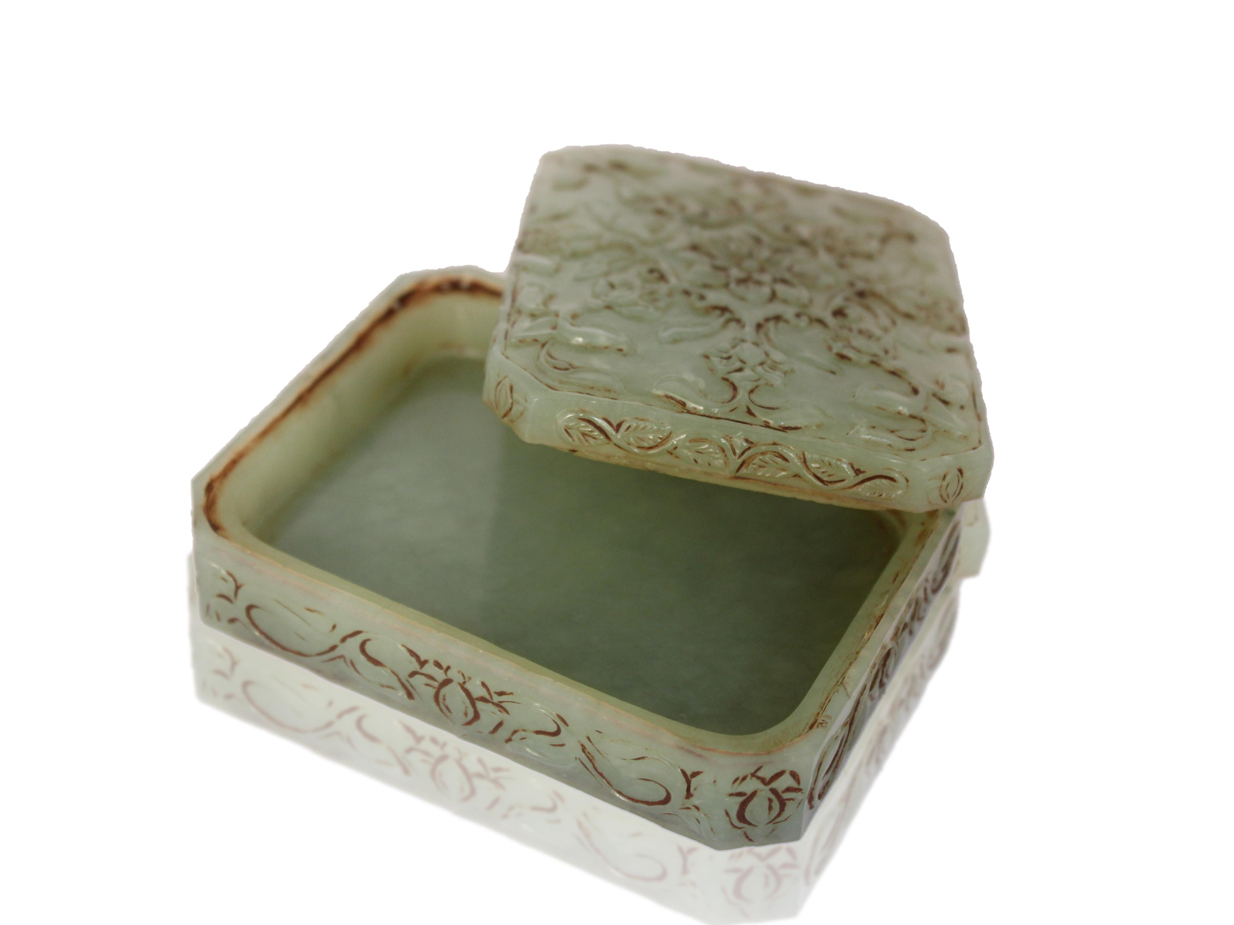 Women's or Men's A Fine rectangular mughal Nephrite Jade box and cover For Sale