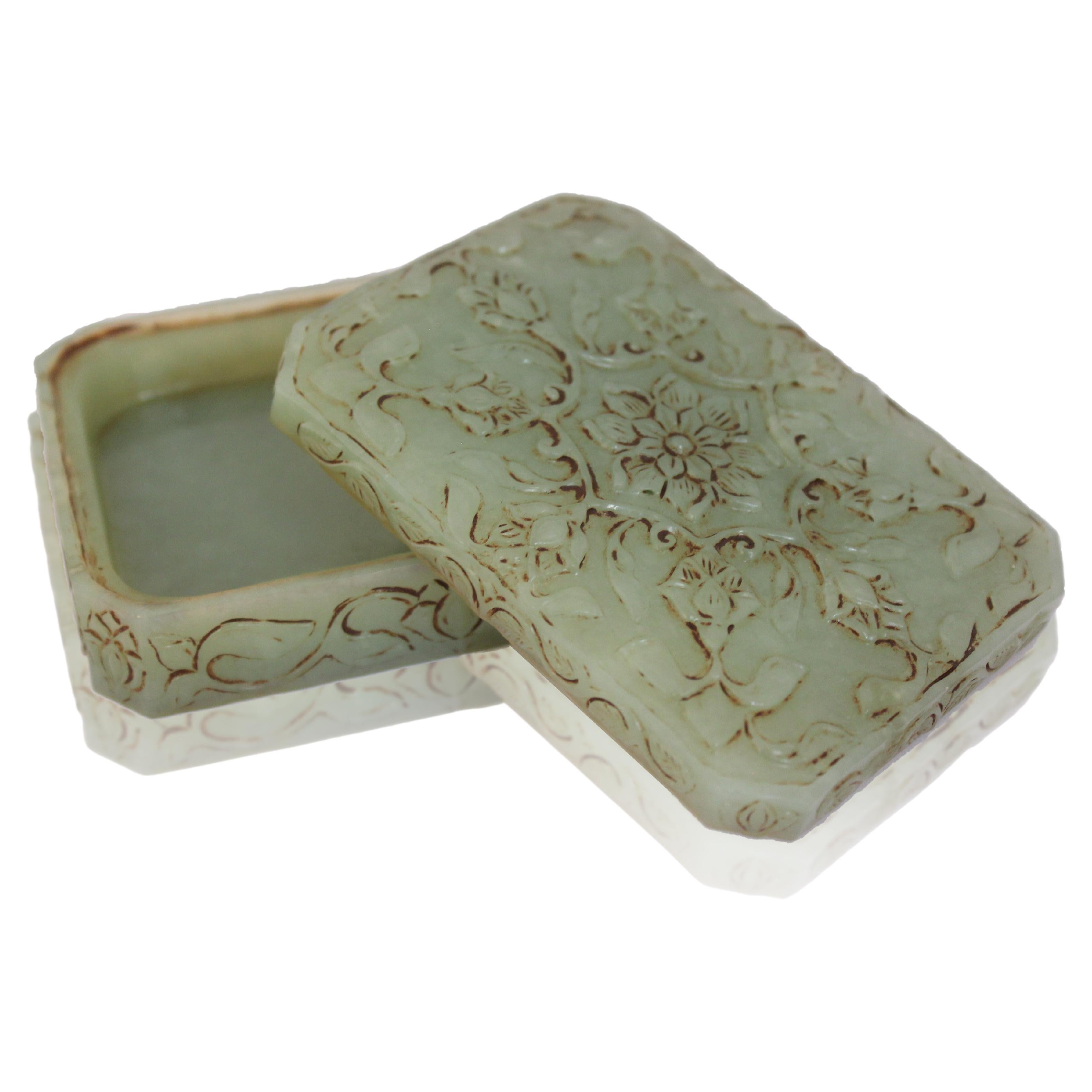 A Fine rectangular mughal Nephrite Jade box and cover For Sale