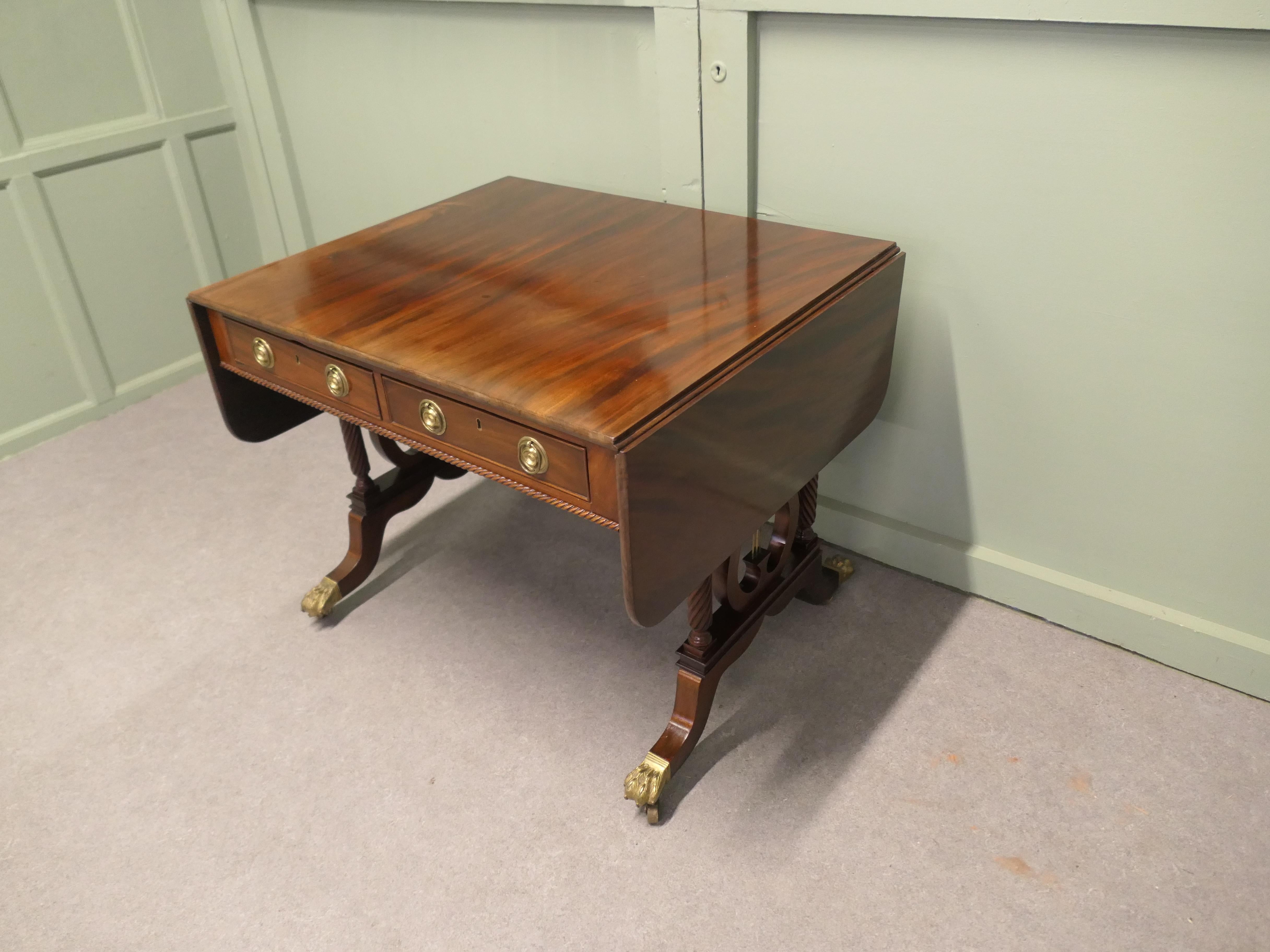 A Fine Regency Lyre Ended Sofa Table A Very fine piece In Good Condition For Sale In Godshill, Isle of Wight