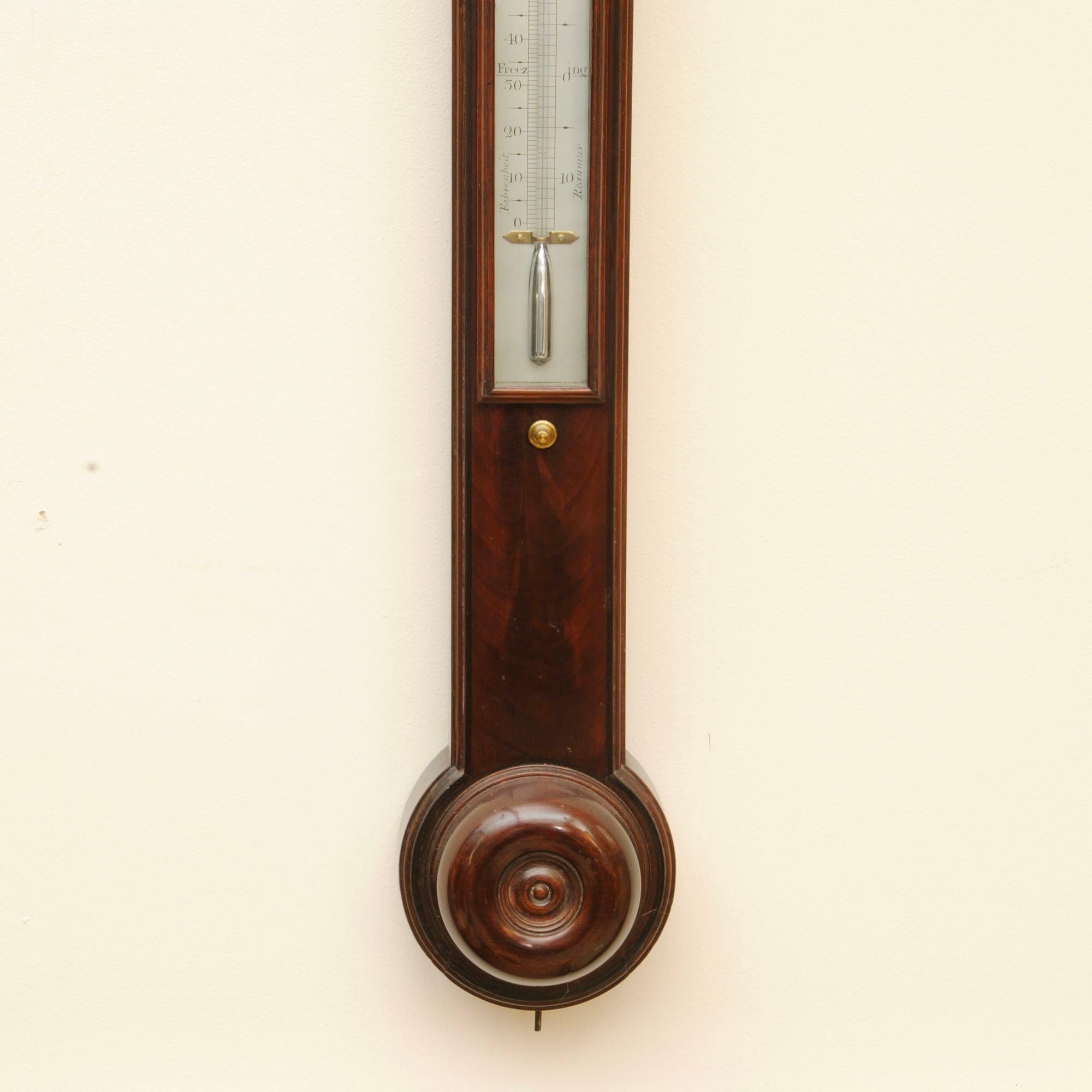 Incrusté Baromètre en forme de bâton en acajou de la période Régence par Harris, Londres en vente