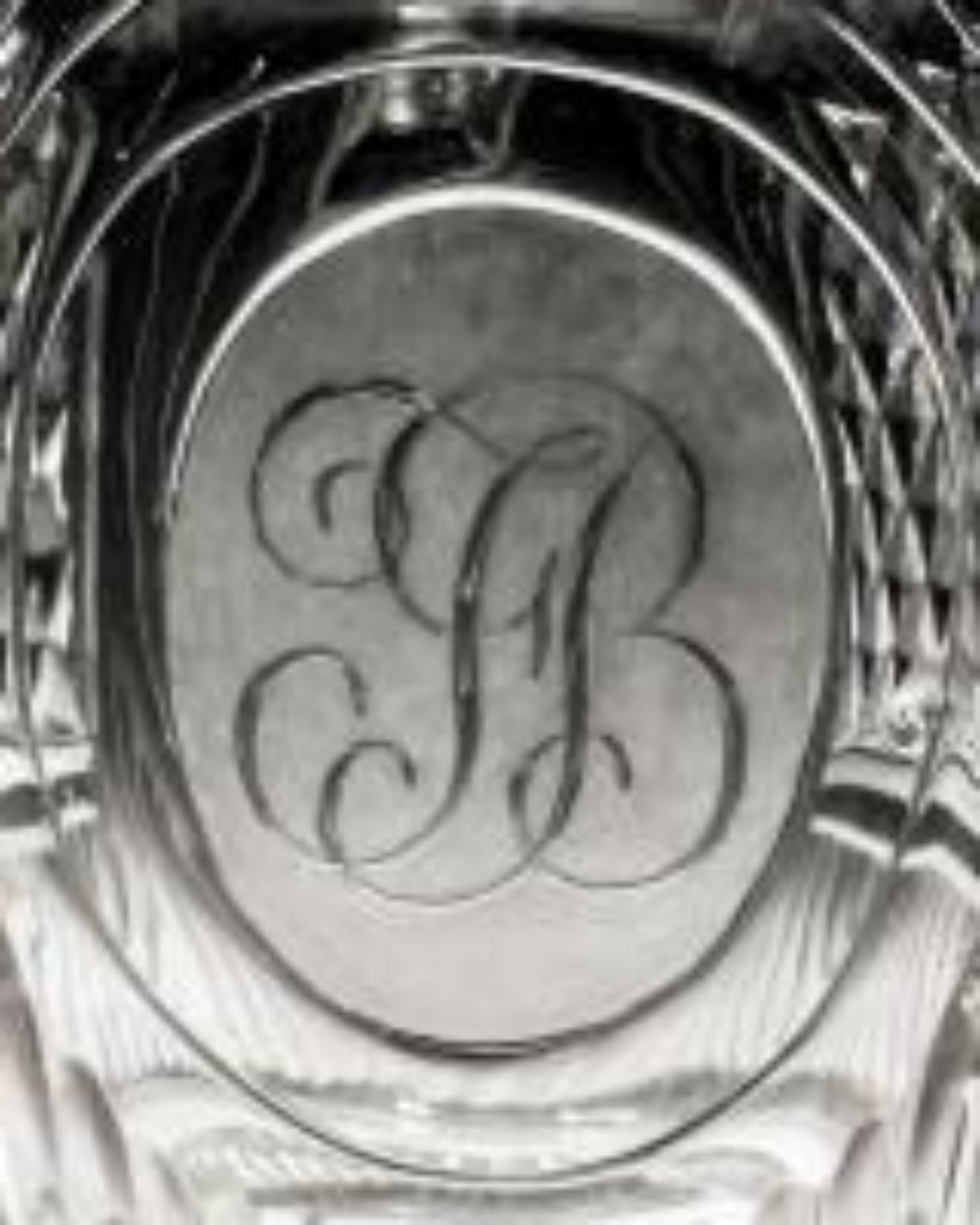 Un beau pichet à eau de la Régence, taillé en diamant, avec les initiales gravées JB.
Angleterre, vers 1810.

Dimensions :
Hauteur : 18,5 cm (7 1/4
