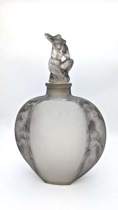 A fine René Lalique art deco vessel "Sirènes avec bouchon figurine", ca. 1920