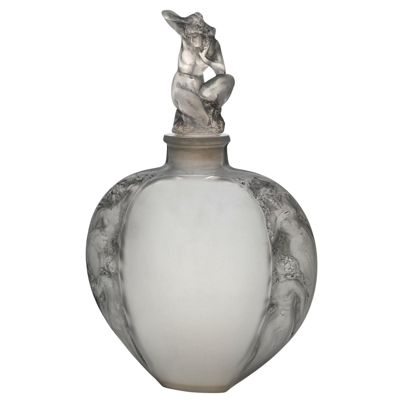 Un bel vaso art déco di René Lalique "Sirènes avec bouchon figurine", 1920 ca. in vendita