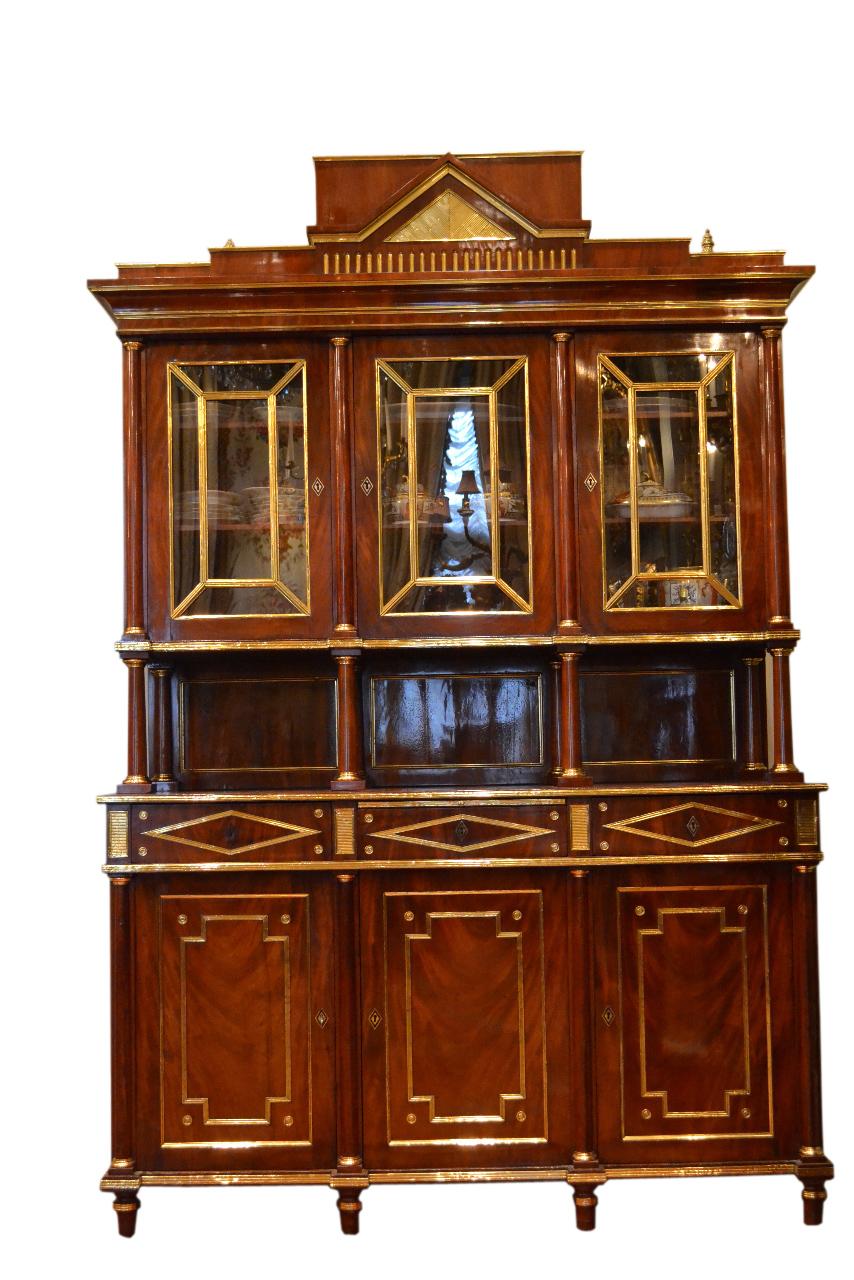 An exceptional late 18th century Imperial Russian empire bookcase or display cabinet in the finest figured mahogany richly inlaid and mounted with gilded brass and gilt bronze. The bookcase is characteristic of the Russian 