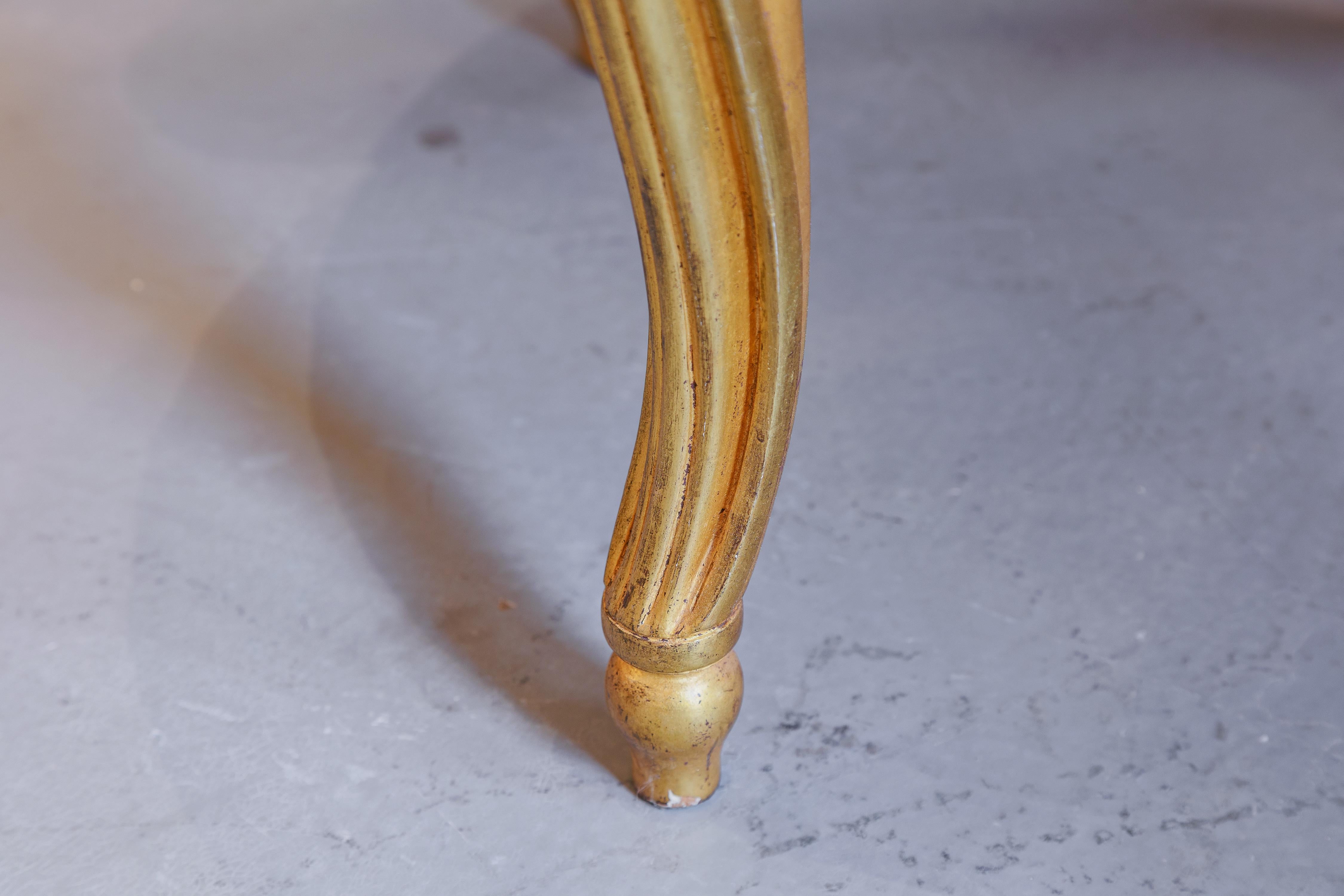 Fait main Un bel ensemble de 10 chaises d'appoint Louis XV d'origine, dorées, du 19e siècle, à dossier ovale en vente