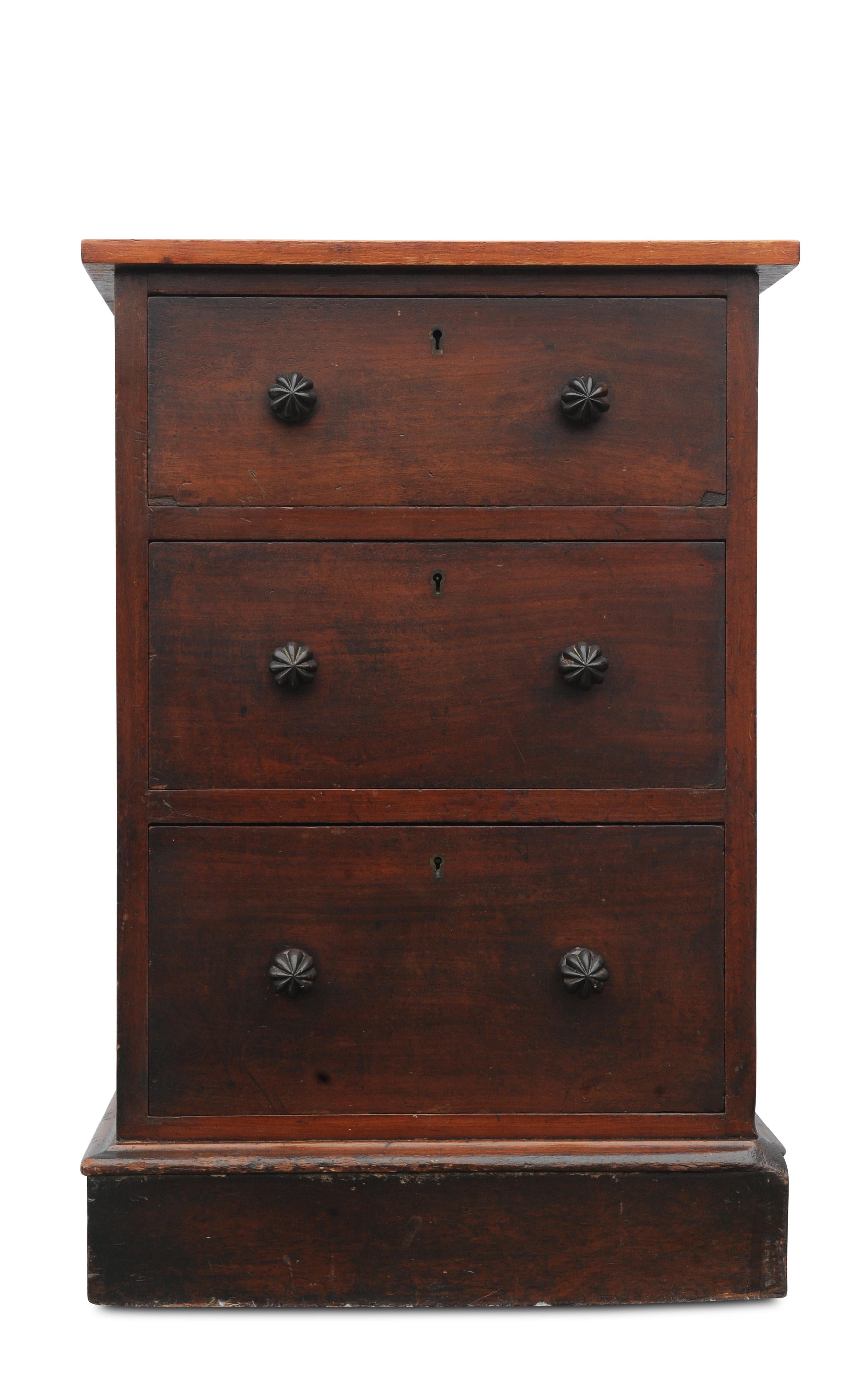 Hand-Crafted A Fine Set of George III Three Drawer Nightstands W Priest Blackfriars 1790-1850 For Sale