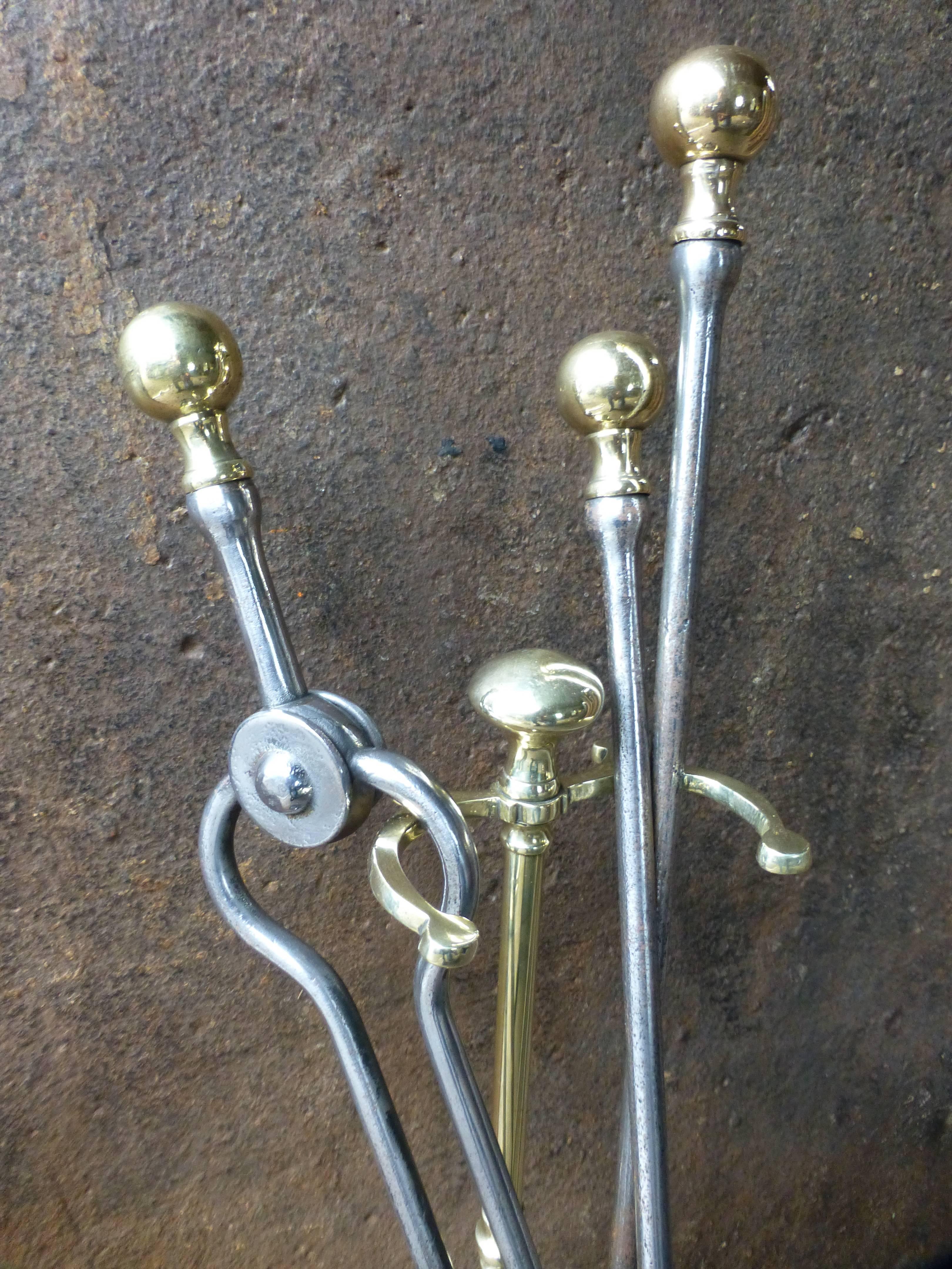Fine Set of Polished Steel Fireplace Tools, Victorian Companion Set In Good Condition For Sale In Amerongen, NL