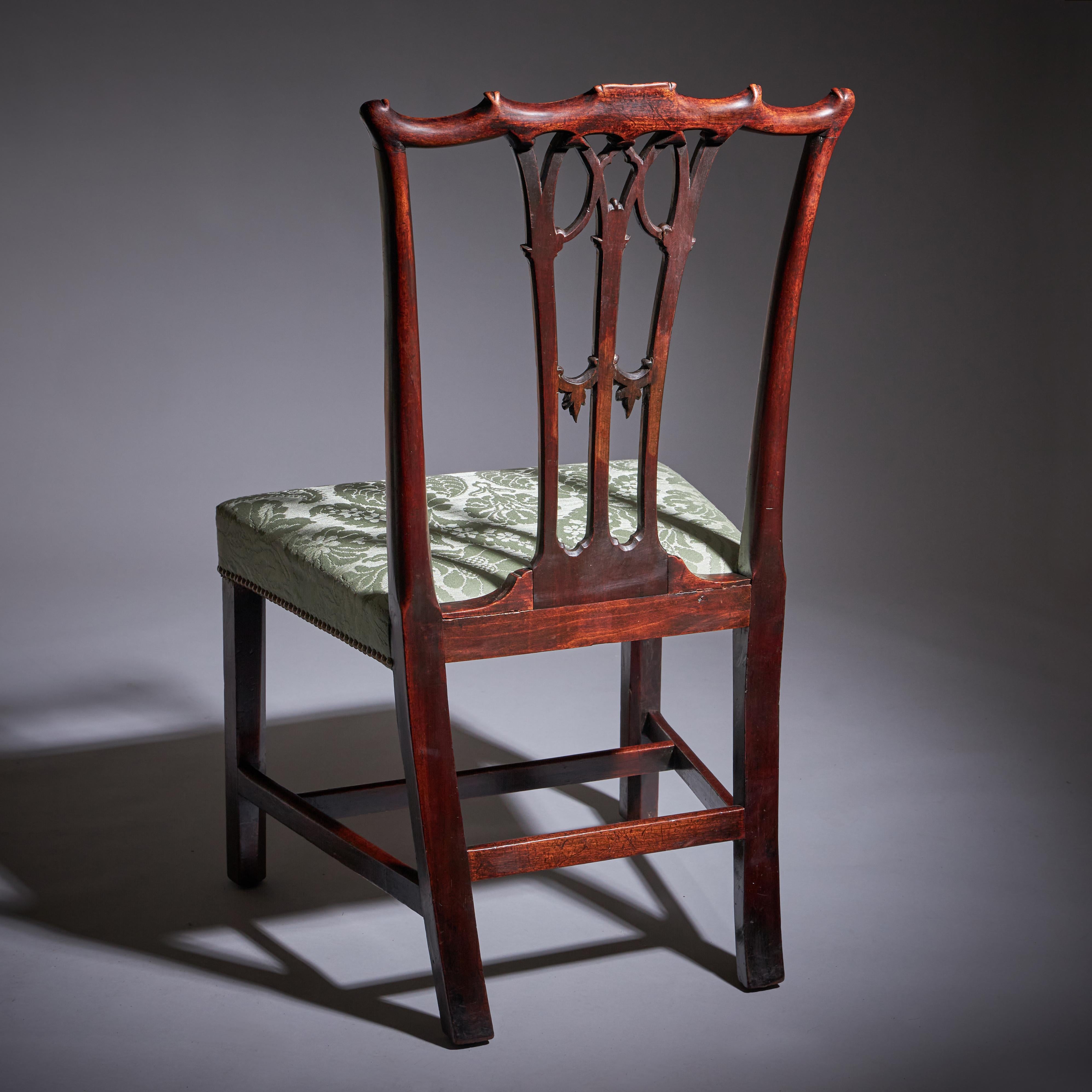 Un raffinato set di sei sedie da pranzo Chippendale gotiche del XVIII secolo di Giorgio III, 1760 in vendita 6