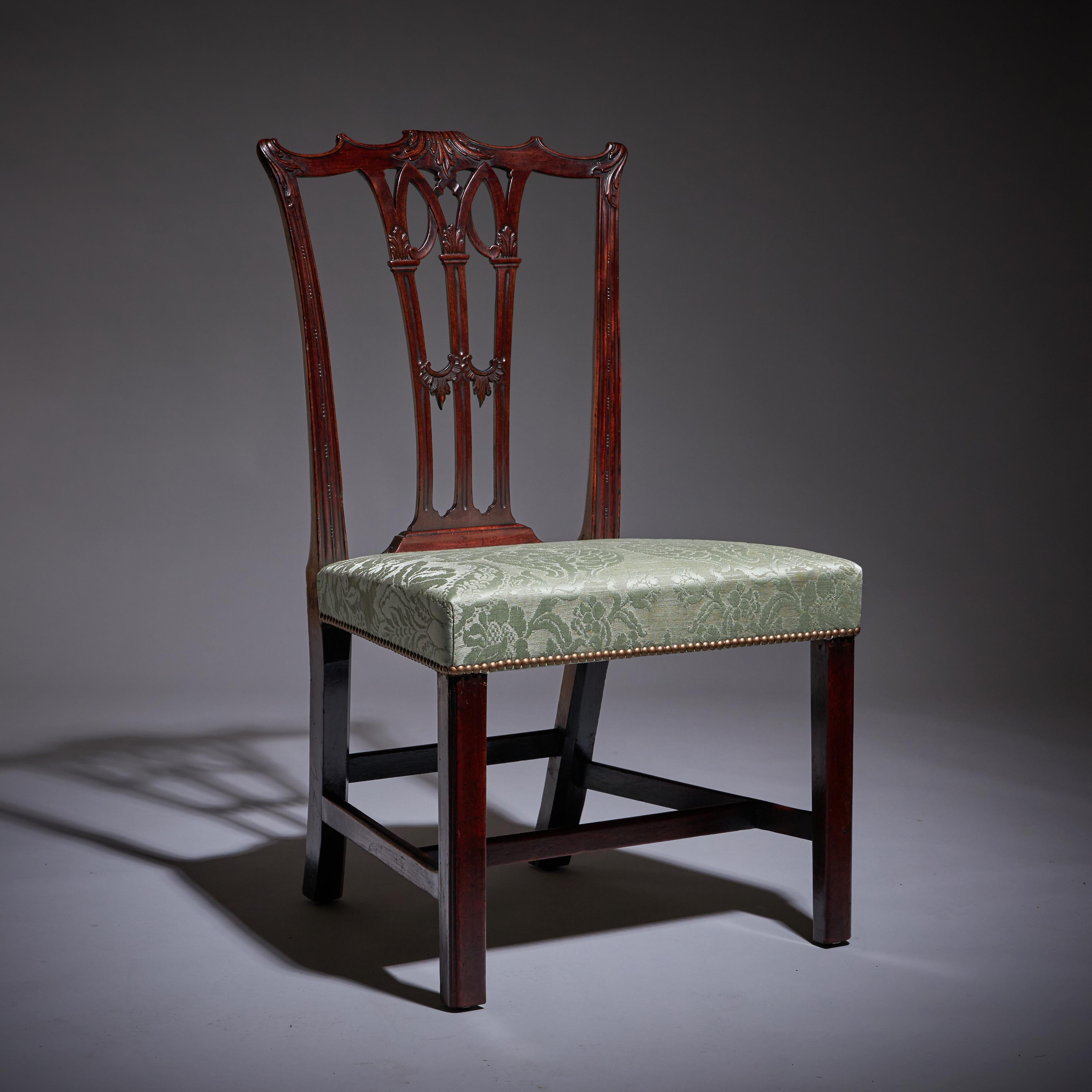 Un raffinato set di sei sedie da pranzo Chippendale gotiche del XVIII secolo di Giorgio III, 1760 in vendita 2