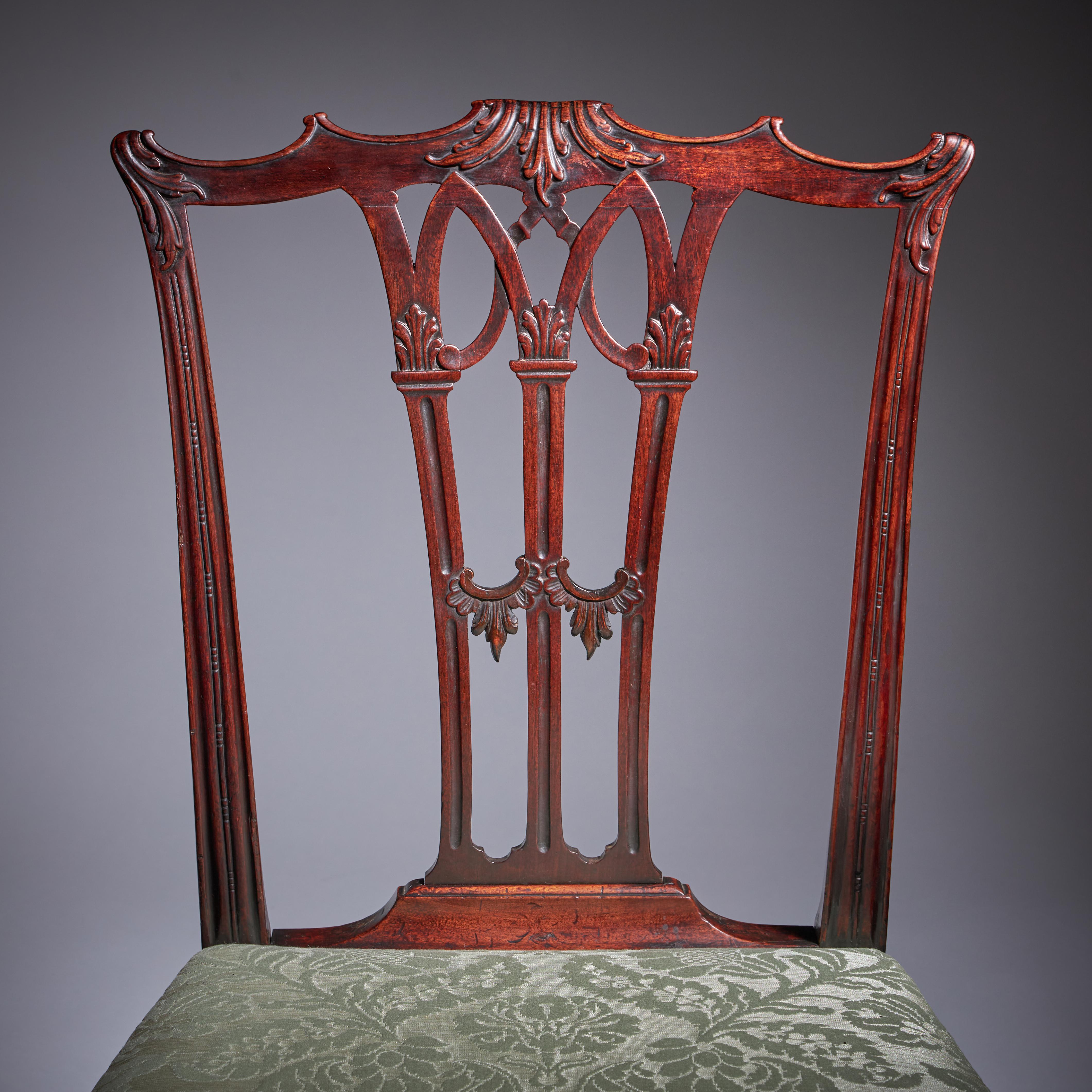 Un raffinato set di sei sedie da pranzo Chippendale gotiche del XVIII secolo di Giorgio III, 1760 in vendita 4