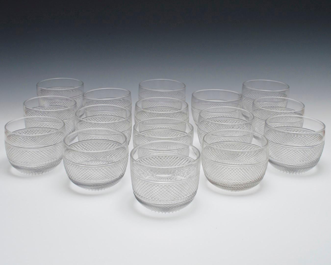 A fine set of sixteen diamond cut glass Regency finger bowls.
Measures: Height 9 cm (3 1/2