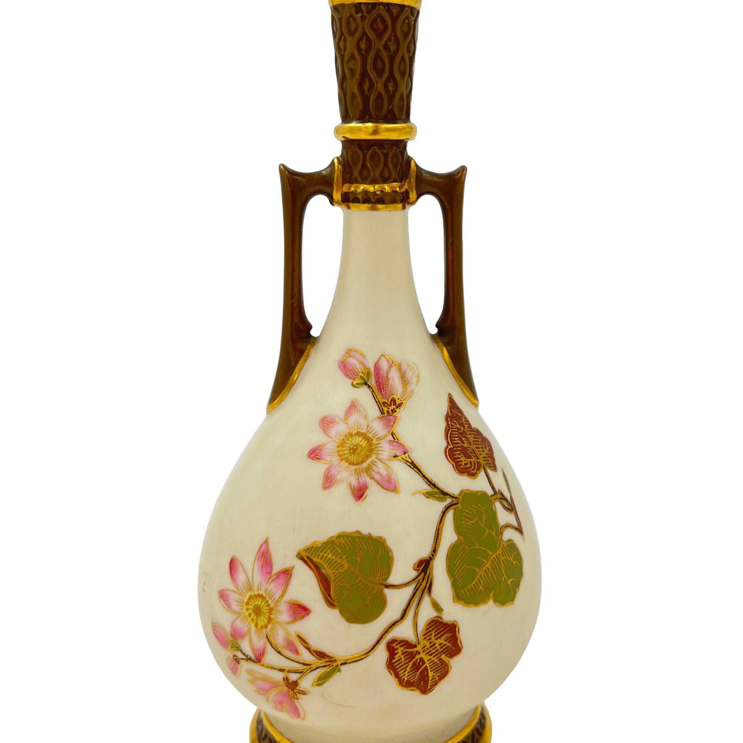 XIXe siècle Ensemble raffiné de trois vases en porcelaine Royal Worcester en vente