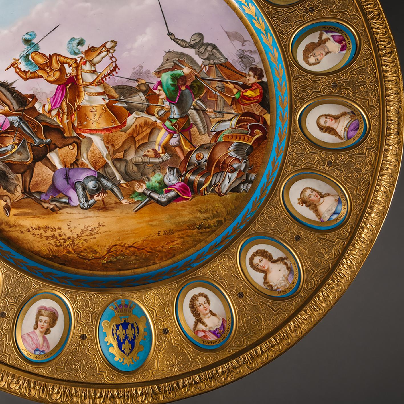 Français Table de centre ébonisée montée en porcelaine et bronze doré, de style Sèvres en vente