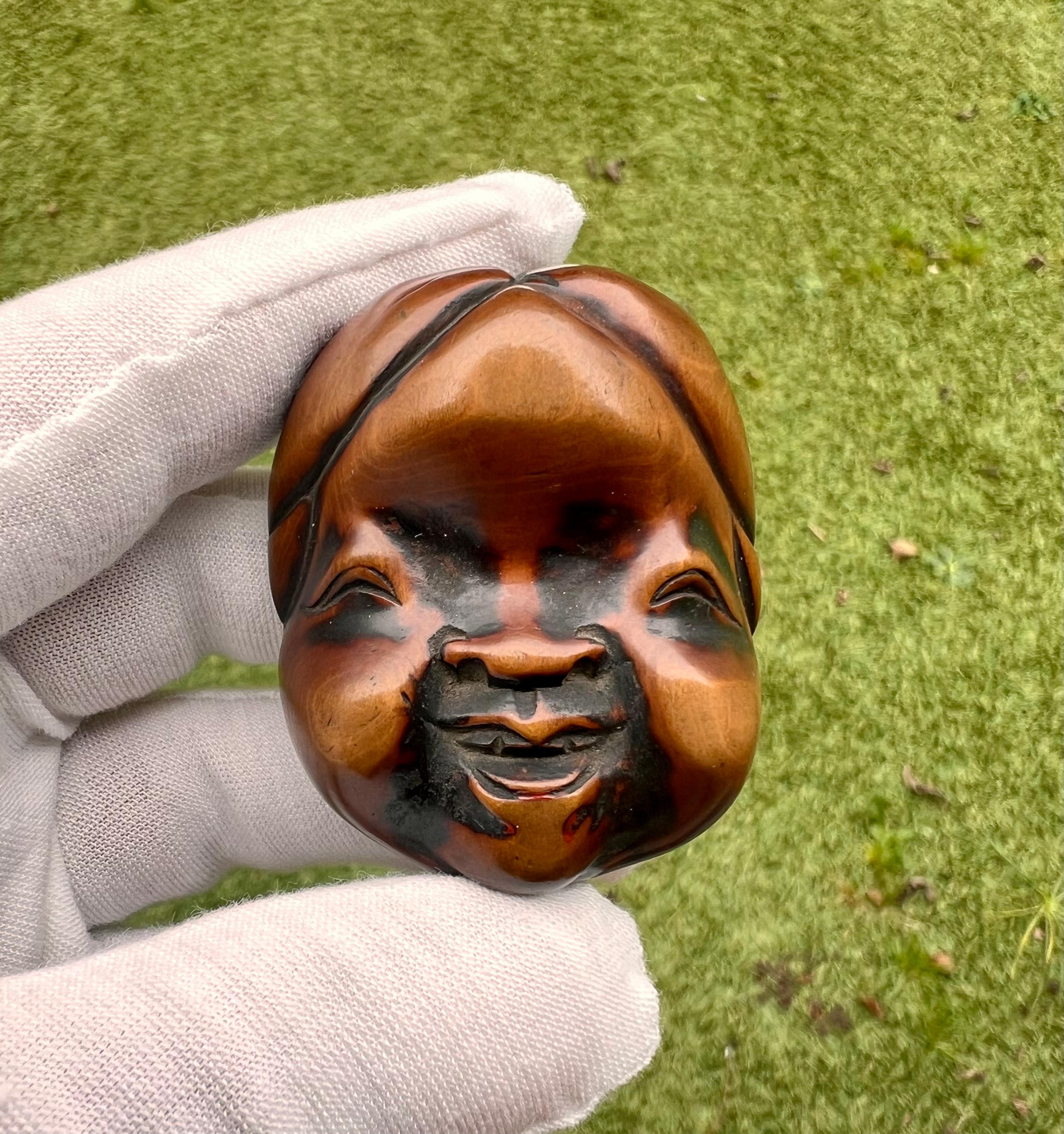 Masque Shunga Netsuke d'Okame avec sculpture érotique cachée. Fin de l'ère Edo en vente 3