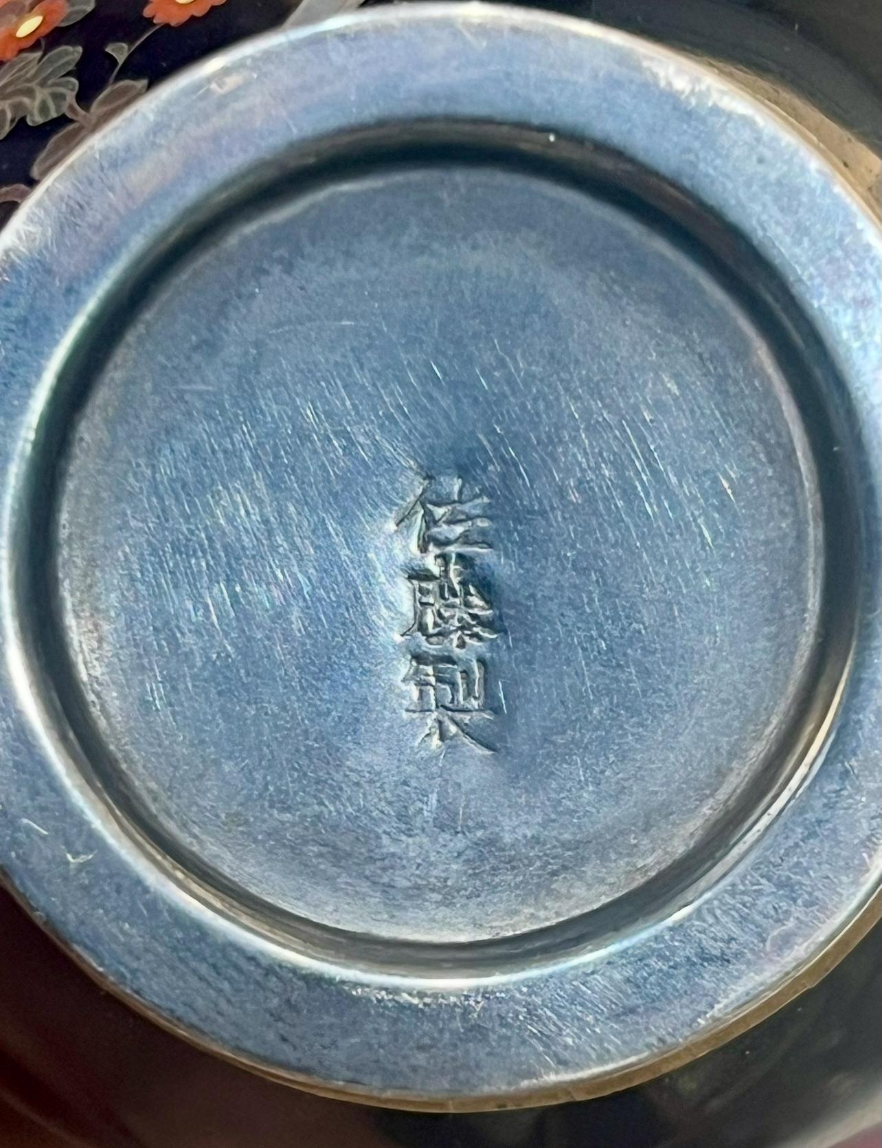 Eine feine, in Silber gefasste Cloisonné-Emaille-Vase von Satō Sei, Meiji-Ära im Angebot 9