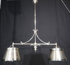 Una fina lámpara de billar/sobremesa de plata sobre bronce