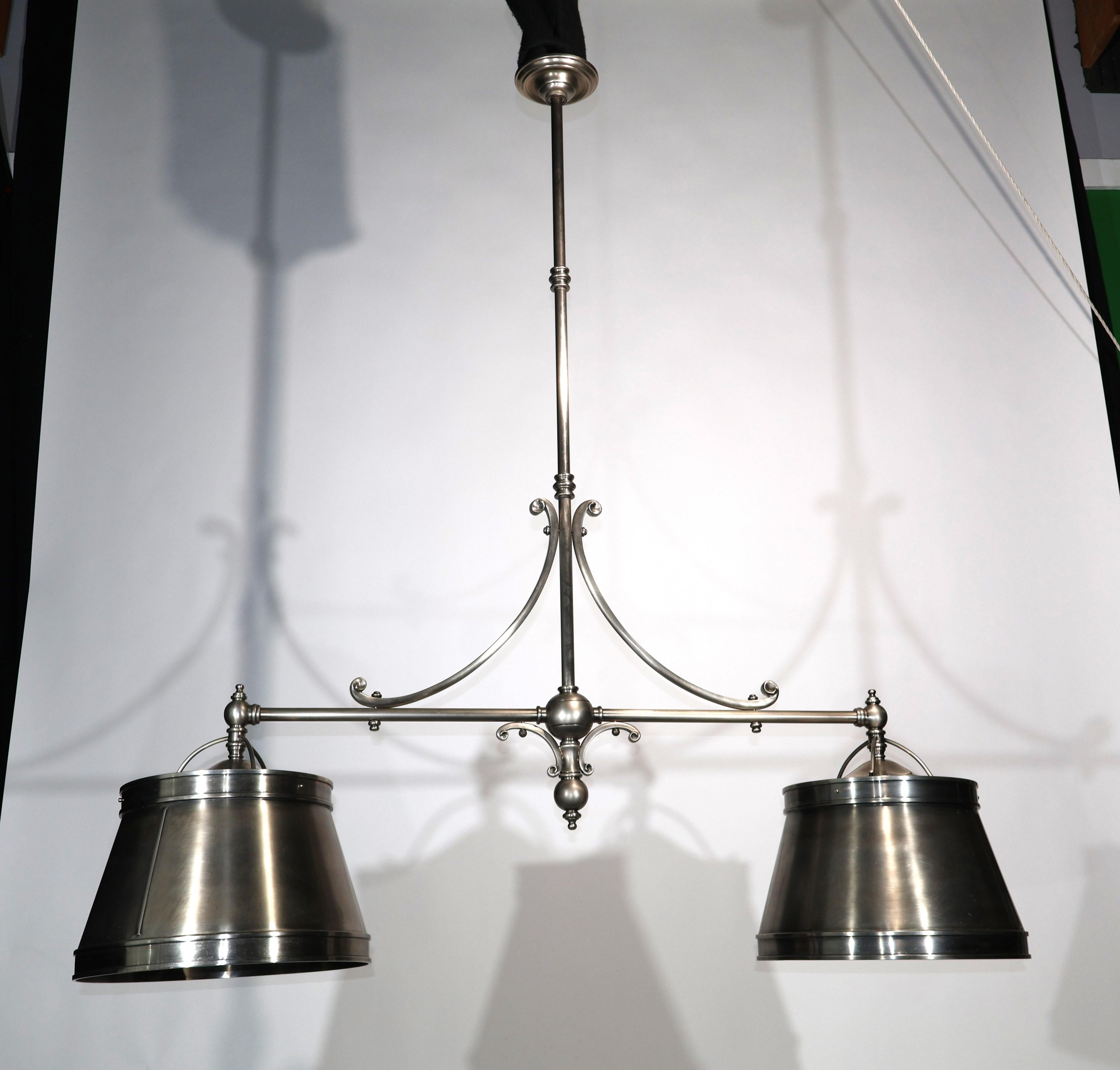 Fine XX secolo Un'elegante lampada da biliardo/da banco in argento e bronzo in vendita